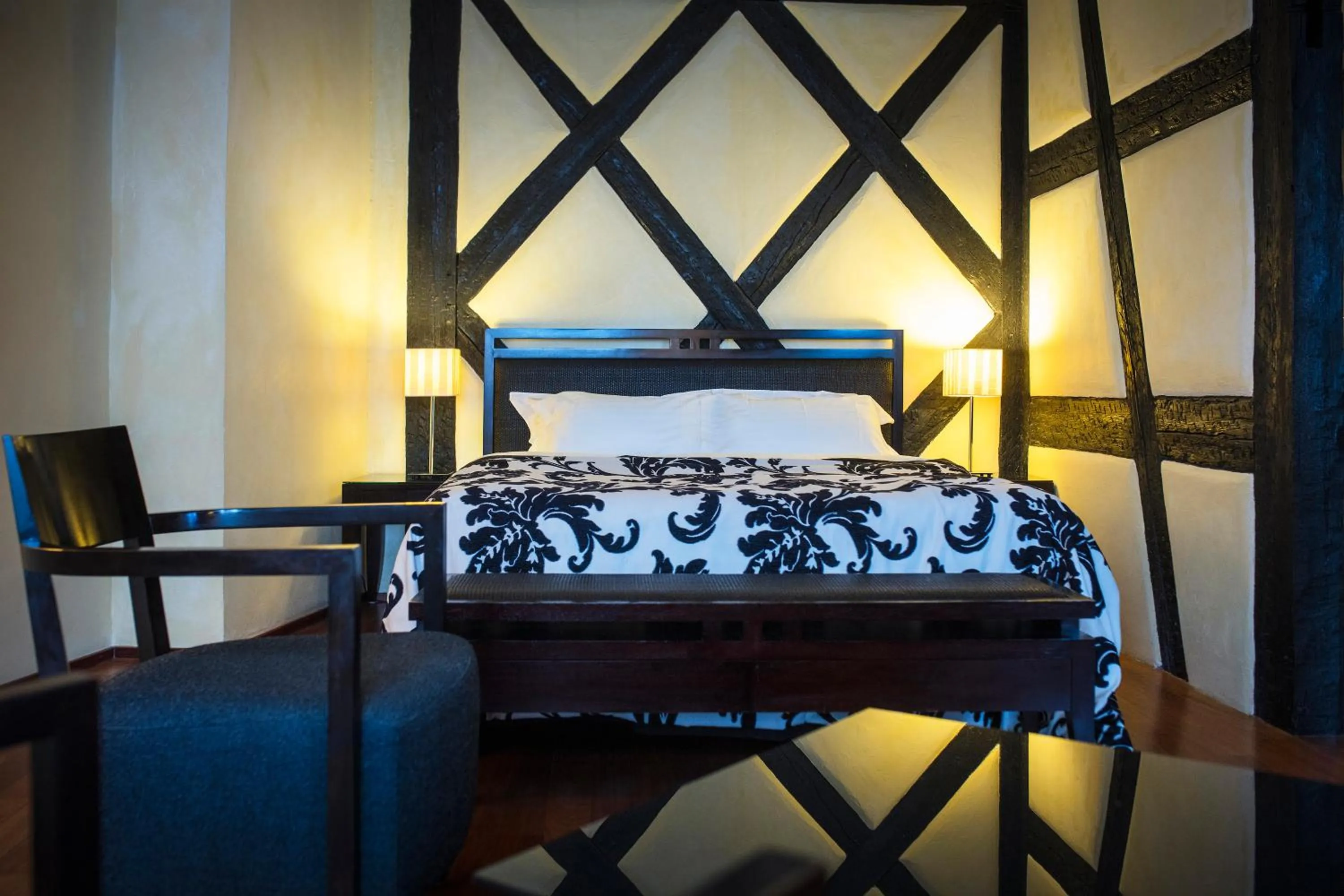 Property building, Bed in Le B. Suites, Chambres & Restaurant