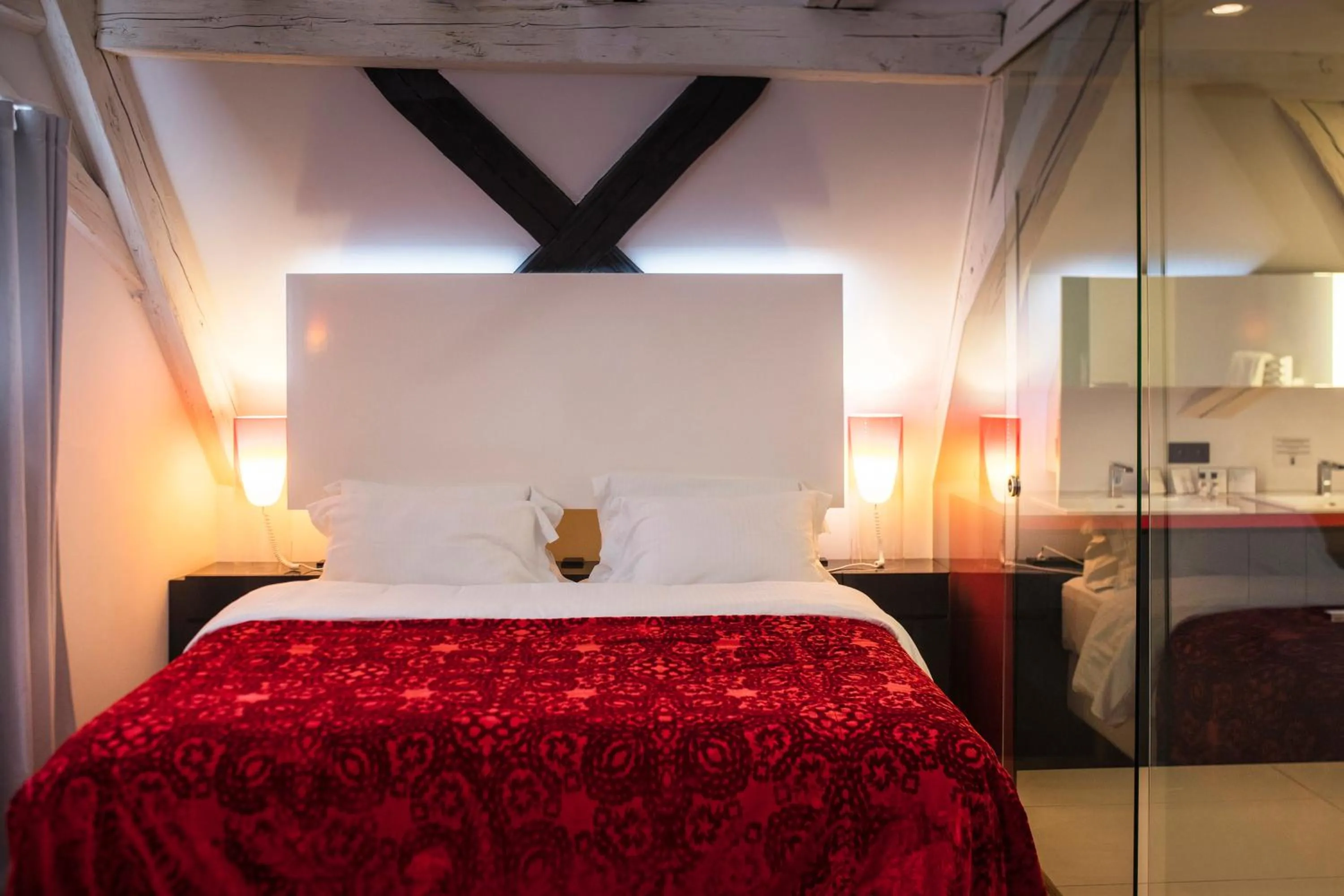 Bed in Le B. Suites, Chambres & Restaurant