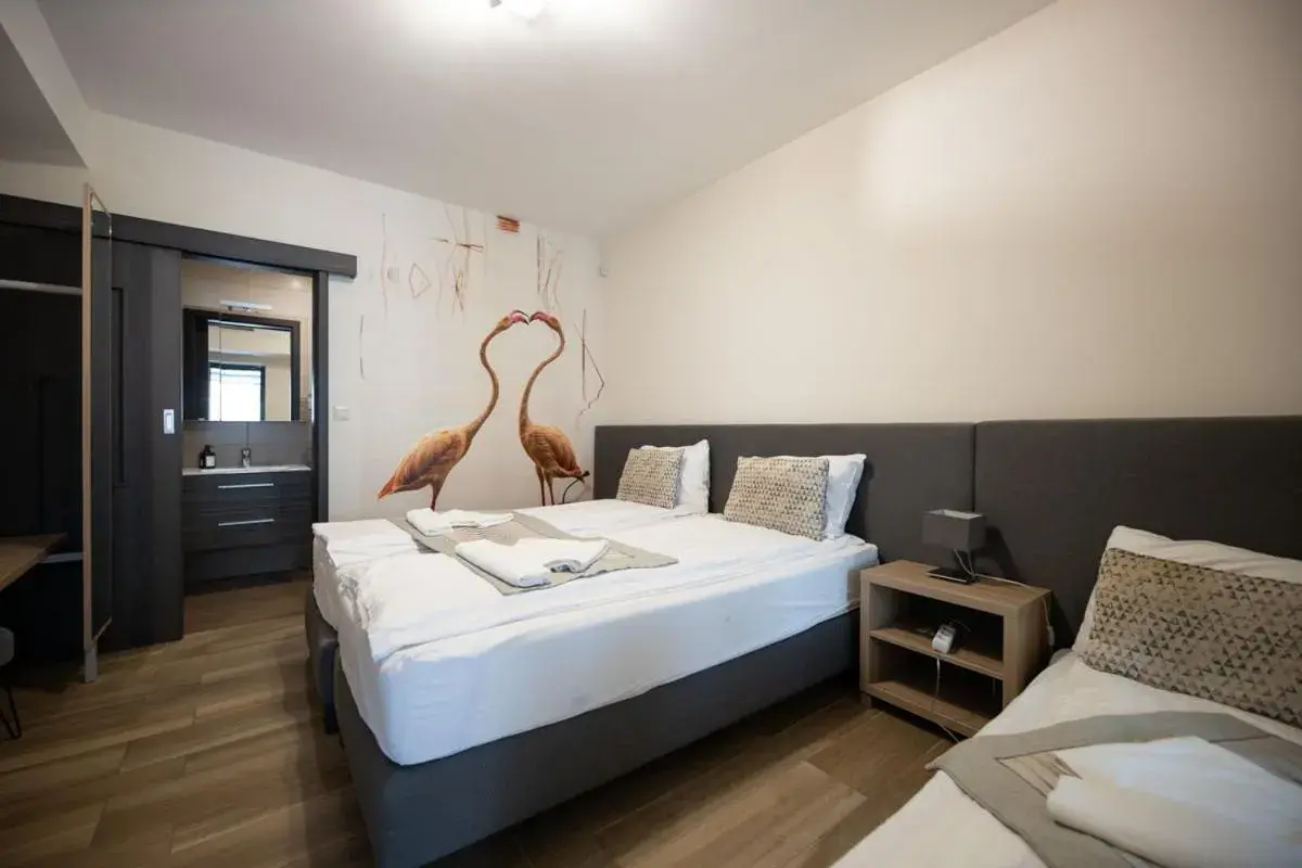 Deluxe Triple Room in Flamingó Panzió és Borház Deluxe Triple Room in Flamingó Panzió és Borház