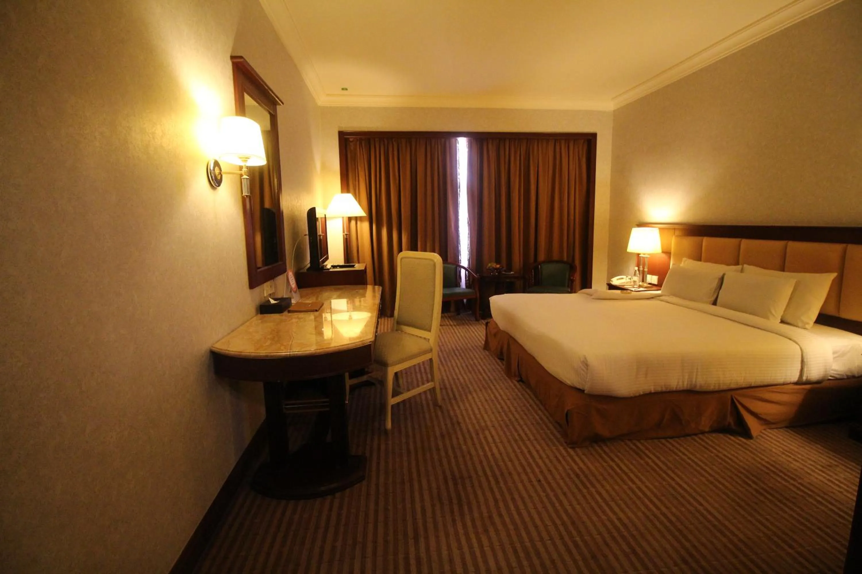 Bedroom, Bed in Grand Riverview Hotel