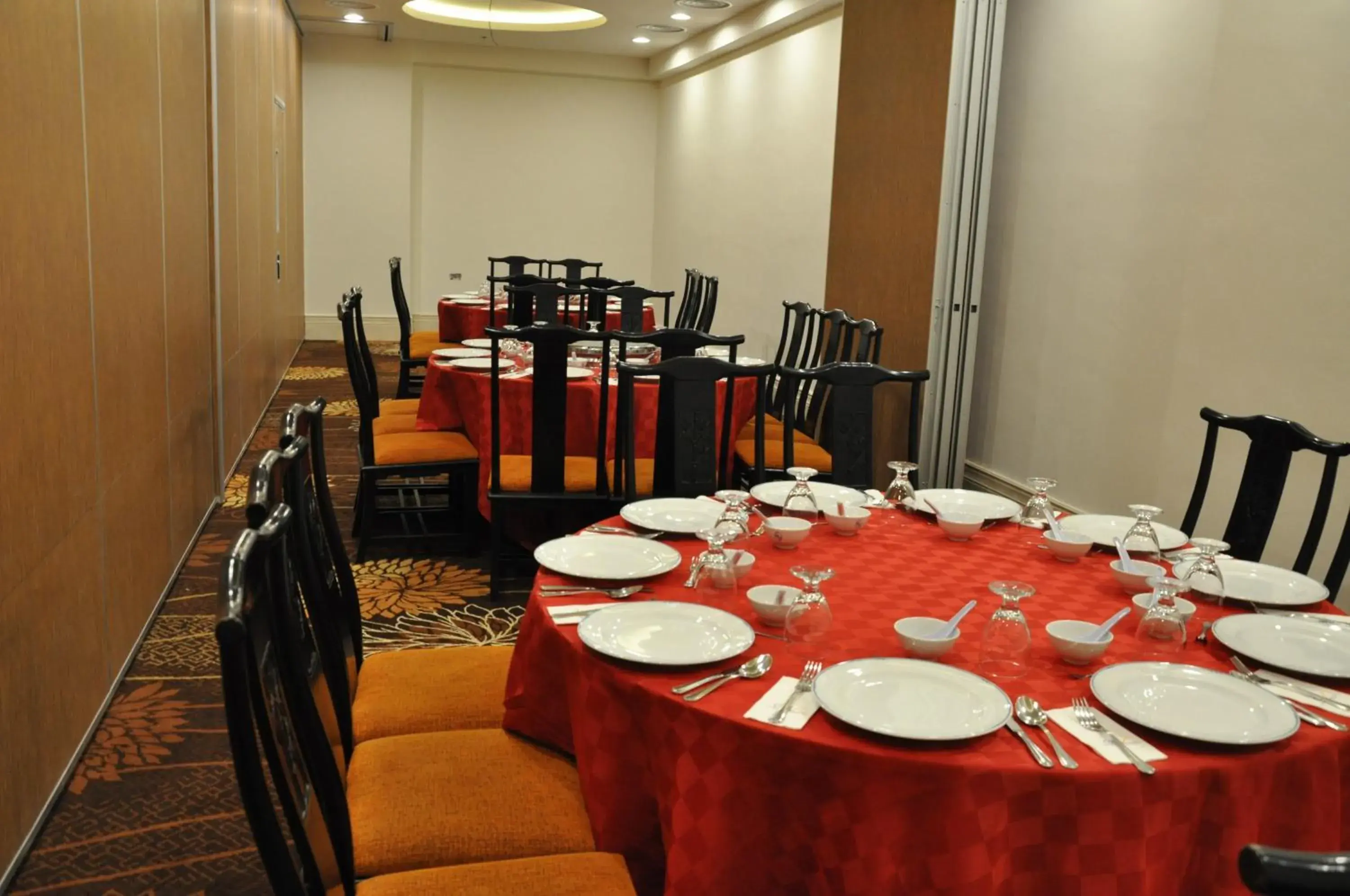 Restaurant/places to eat in Grand Riverview Hotel Restaurant/places to eat in Grand Riverview Hotel