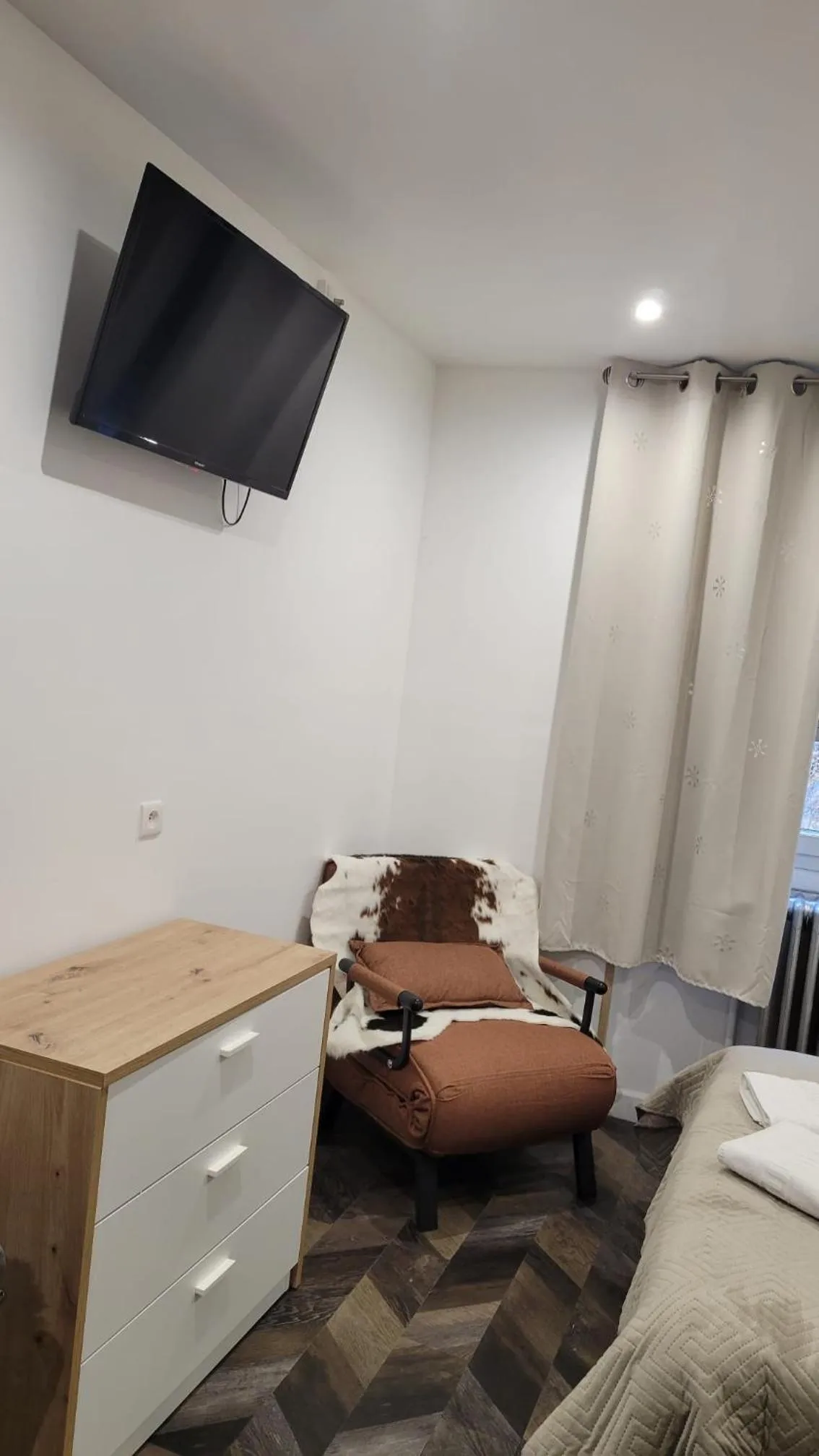 Bedroom in hotel de la gare