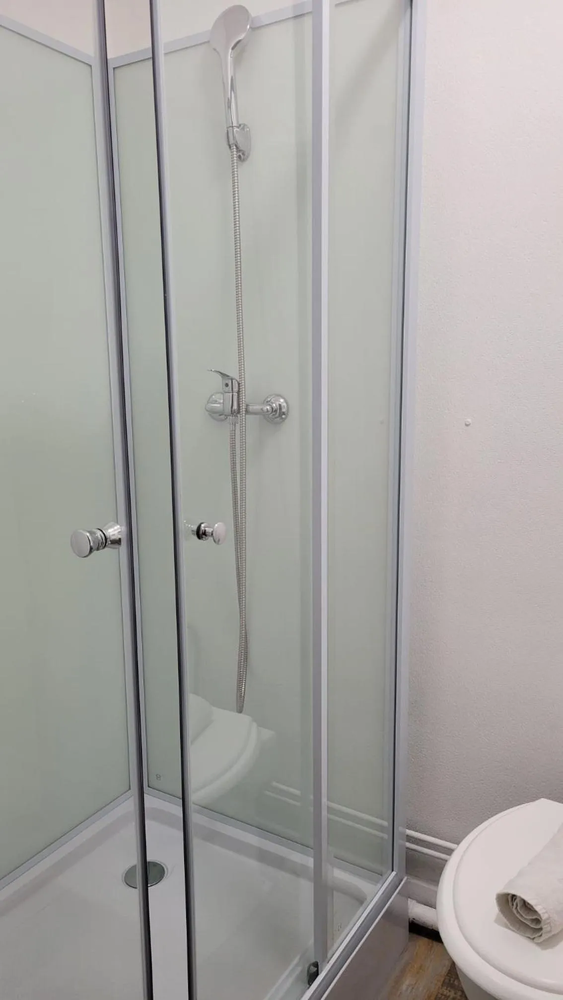 Bathroom in hotel de la gare