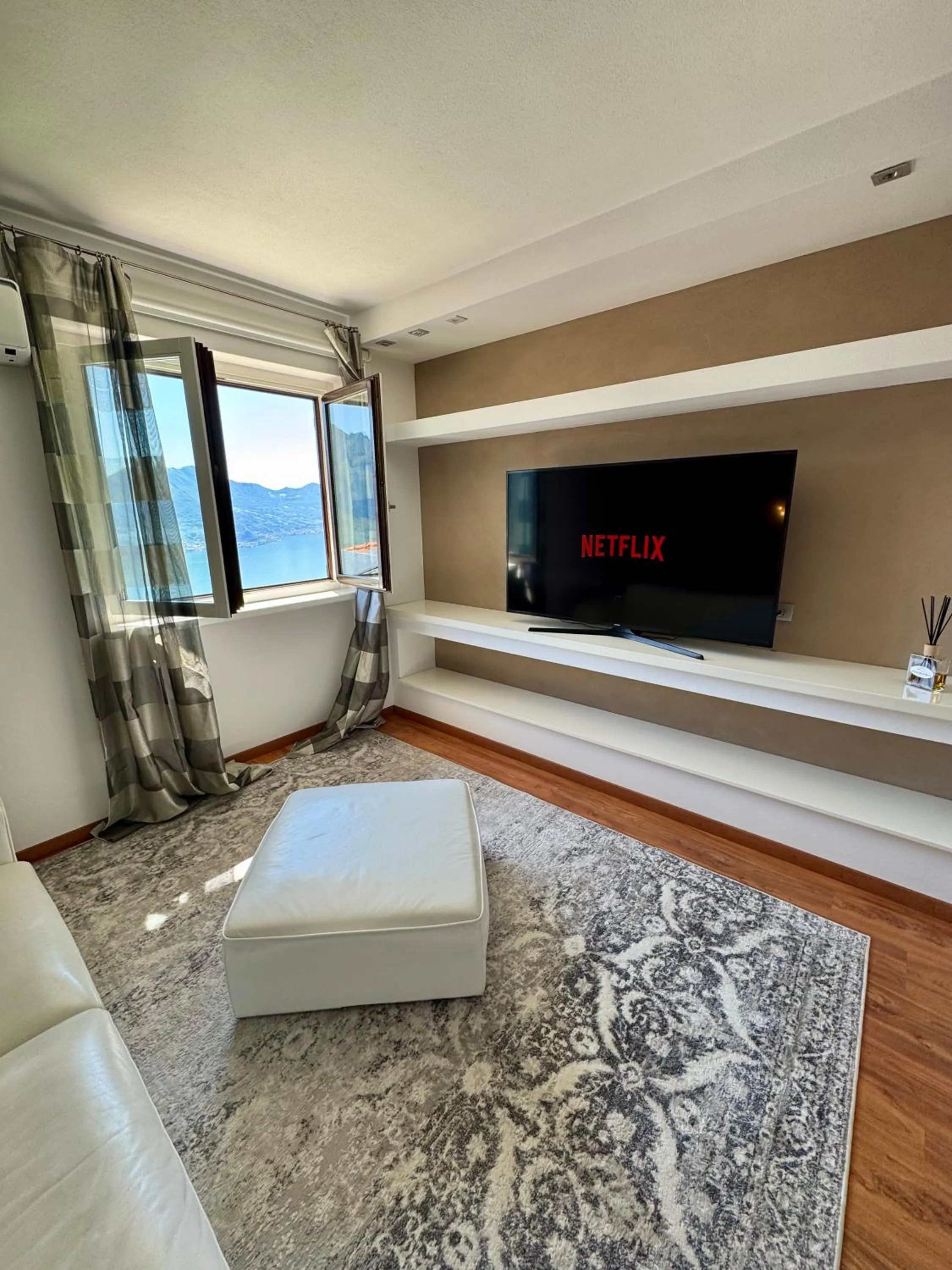 Communal lounge/ TV room in Esprit D'Hotel Panoramico