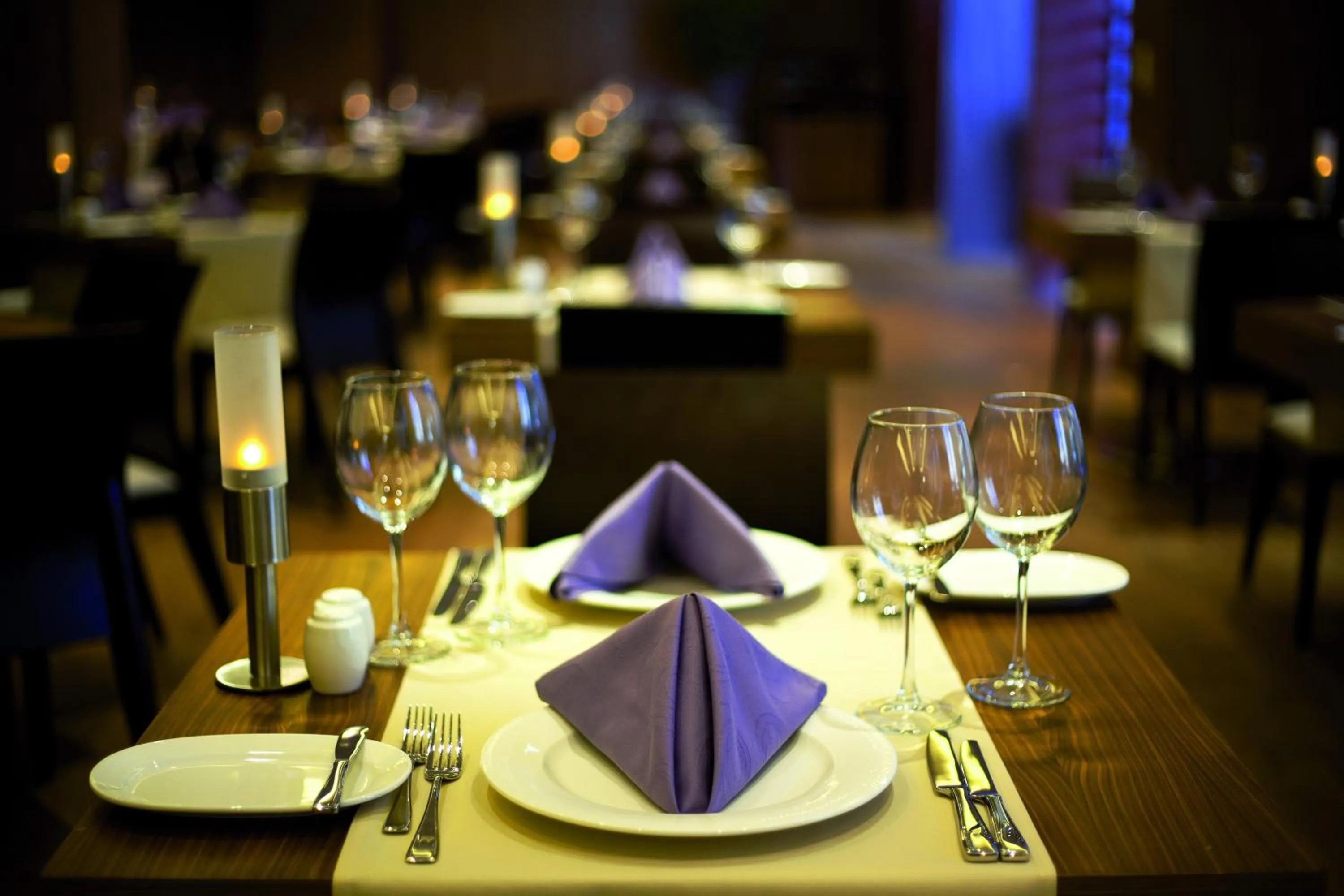 Restaurant/places to eat in Crowne Plaza Istanbul Harbiye by IHG