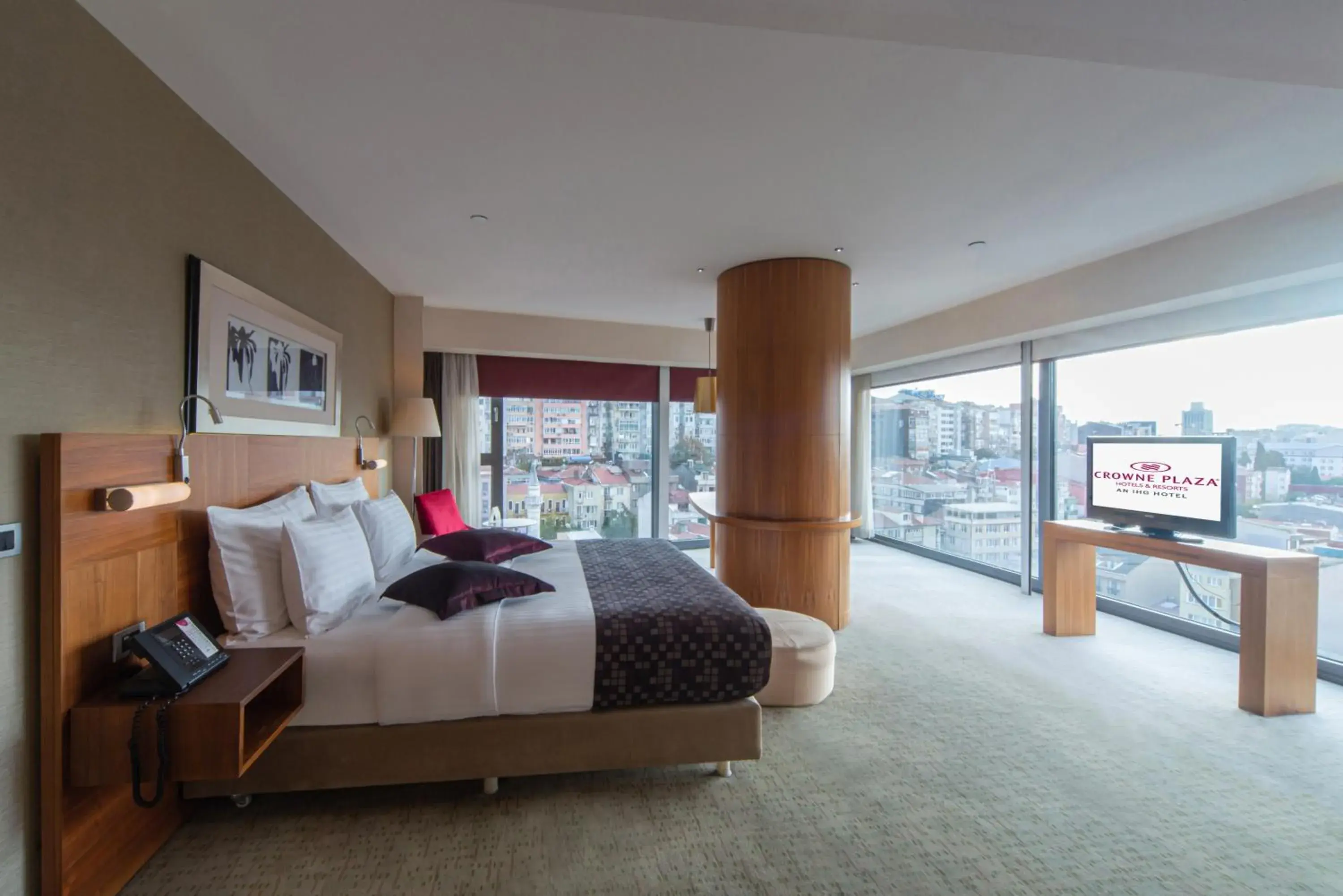 Bed in Crowne Plaza Istanbul Harbiye by IHG Bed in Crowne Plaza Istanbul Harbiye by IHG