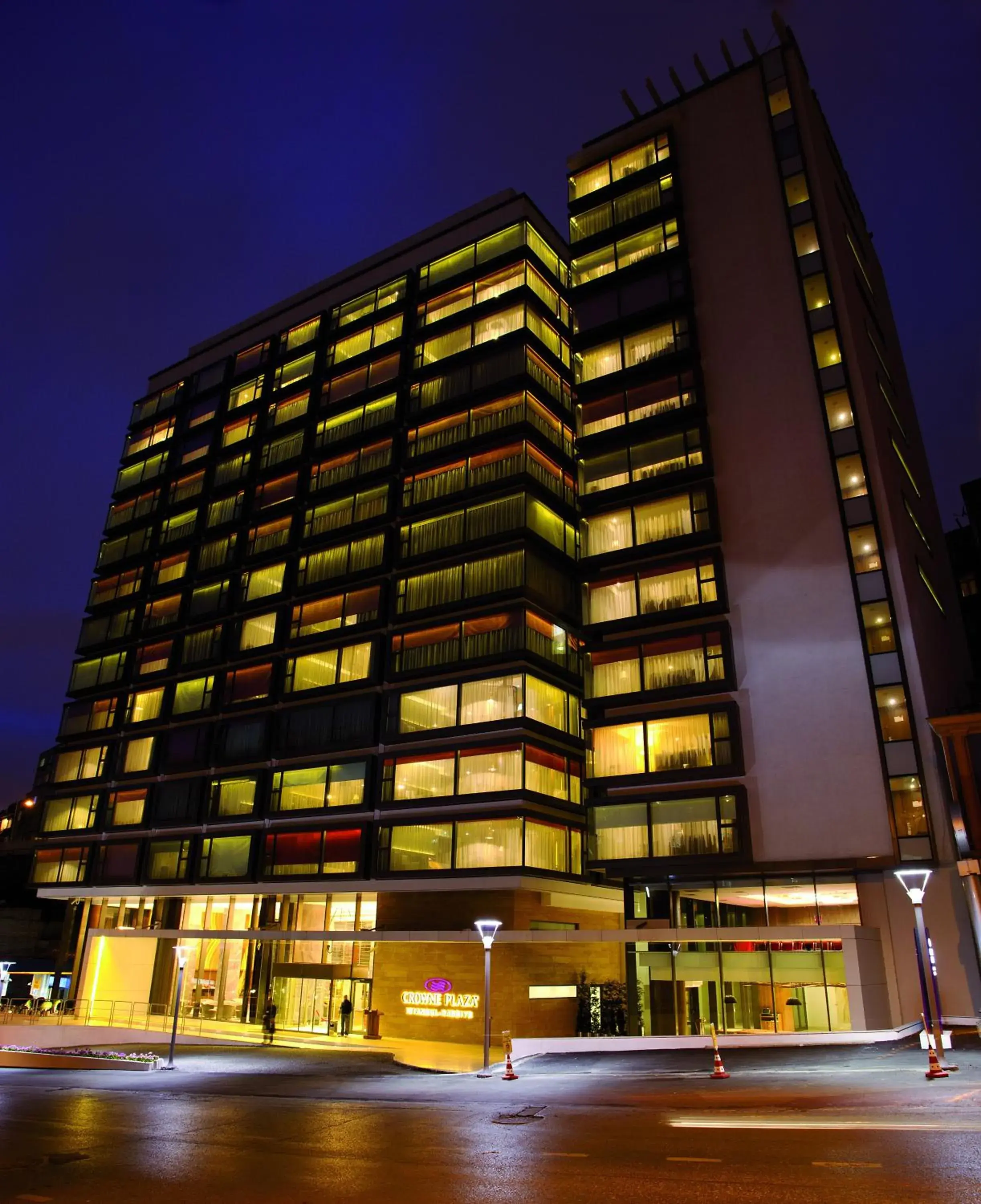 Property building in Crowne Plaza Istanbul Harbiye by IHG Property building in Crowne Plaza Istanbul Harbiye by IHG