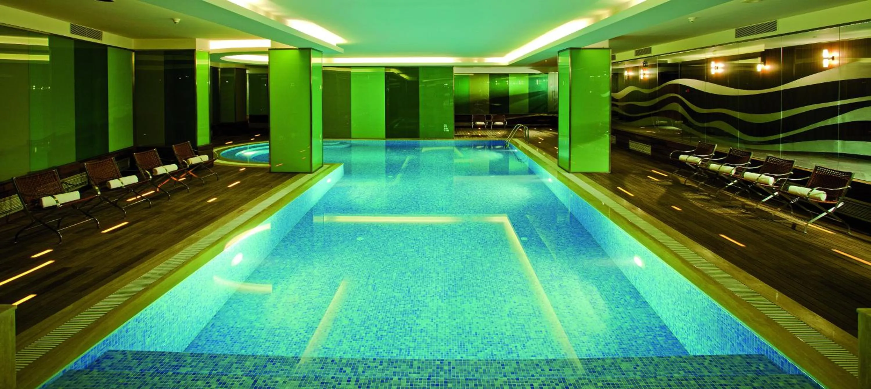 Swimming pool in Crowne Plaza Istanbul Harbiye by IHG
