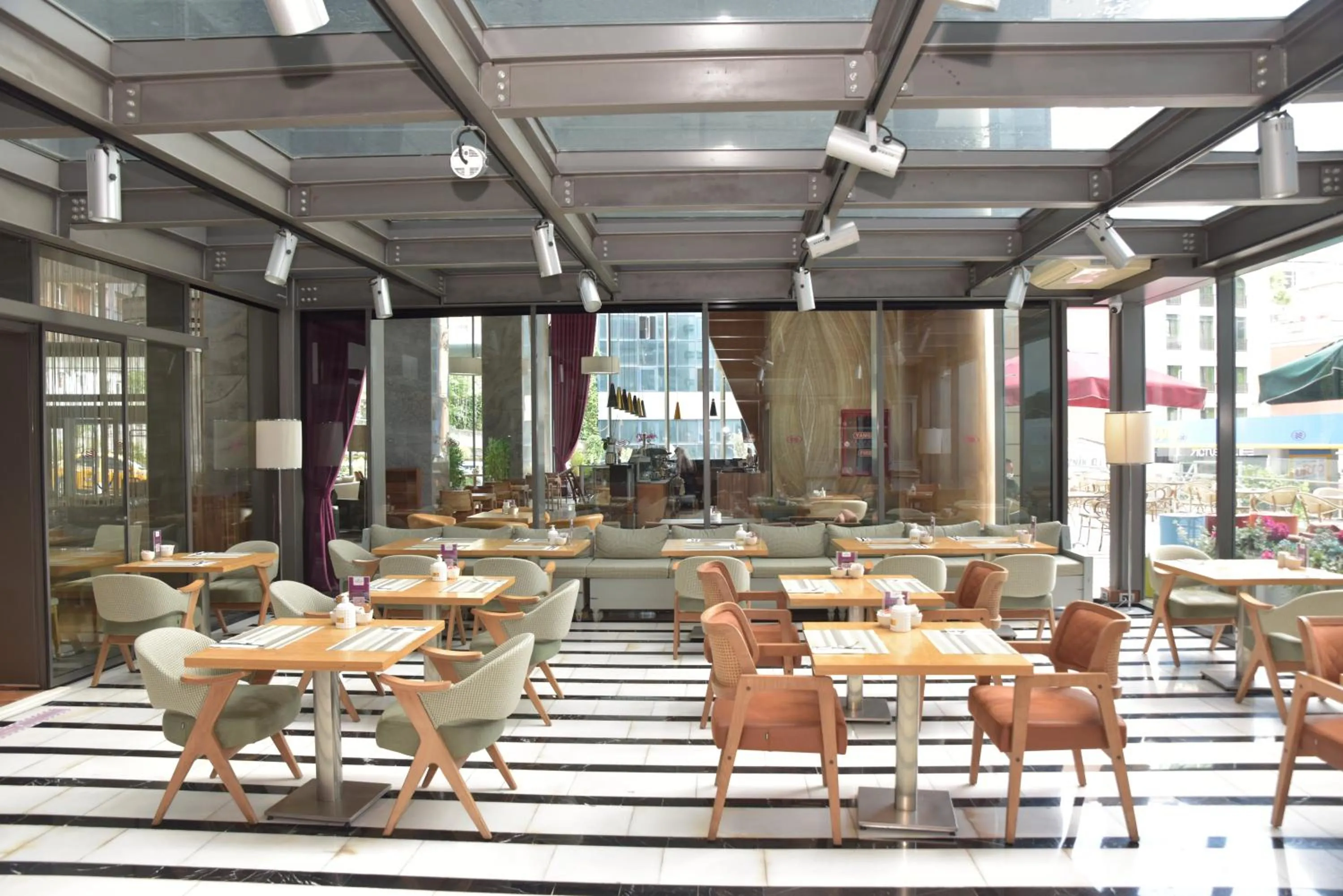 Restaurant/places to eat in Crowne Plaza Istanbul Harbiye by IHG