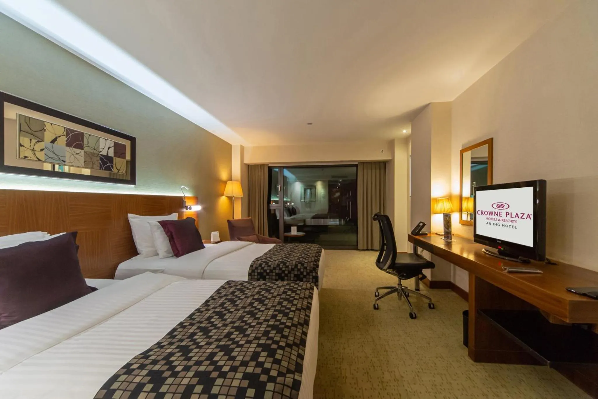 Photo of the whole room, Bed in Crowne Plaza Istanbul Harbiye by IHG