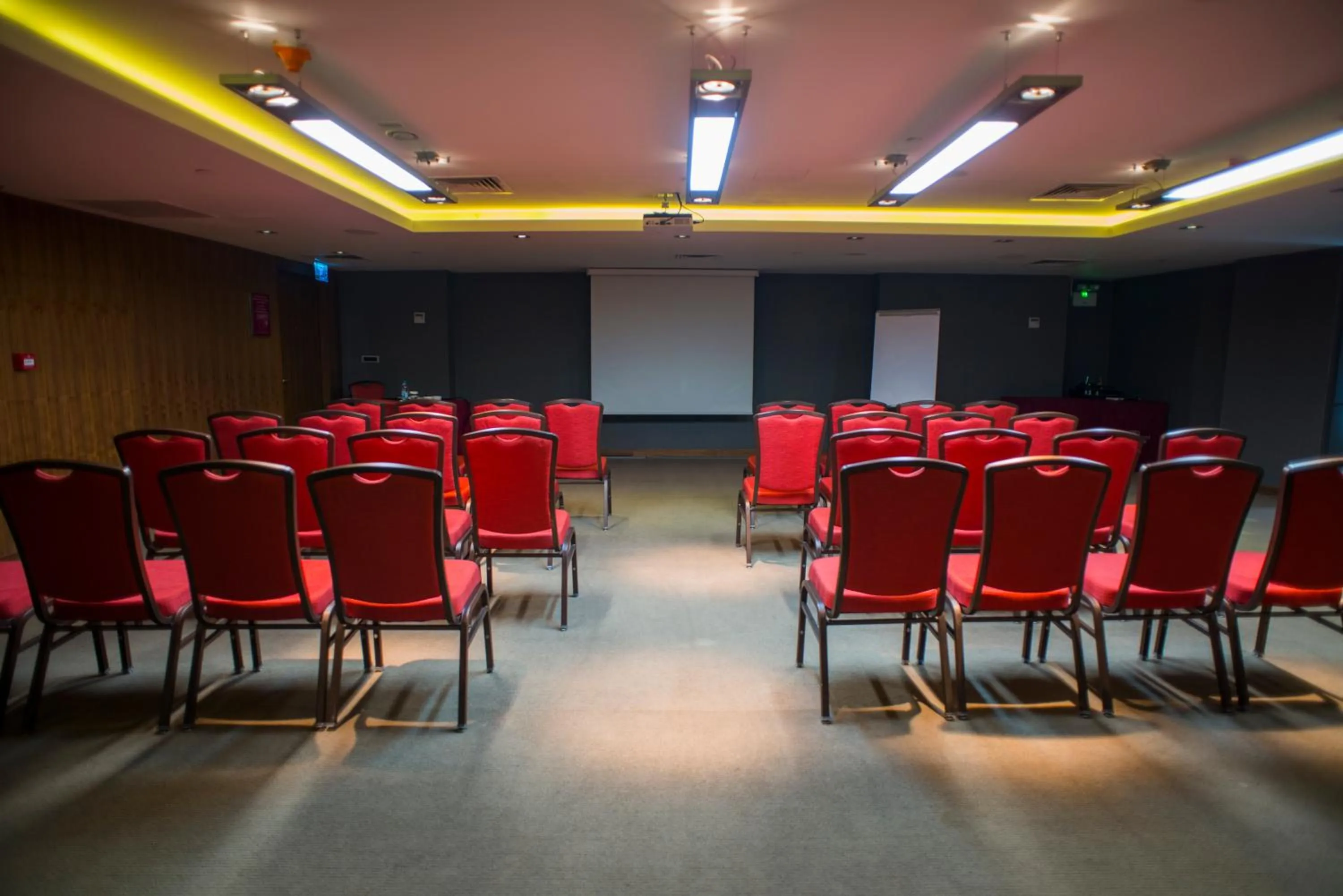 Business facilities in Crowne Plaza Istanbul Harbiye by IHG