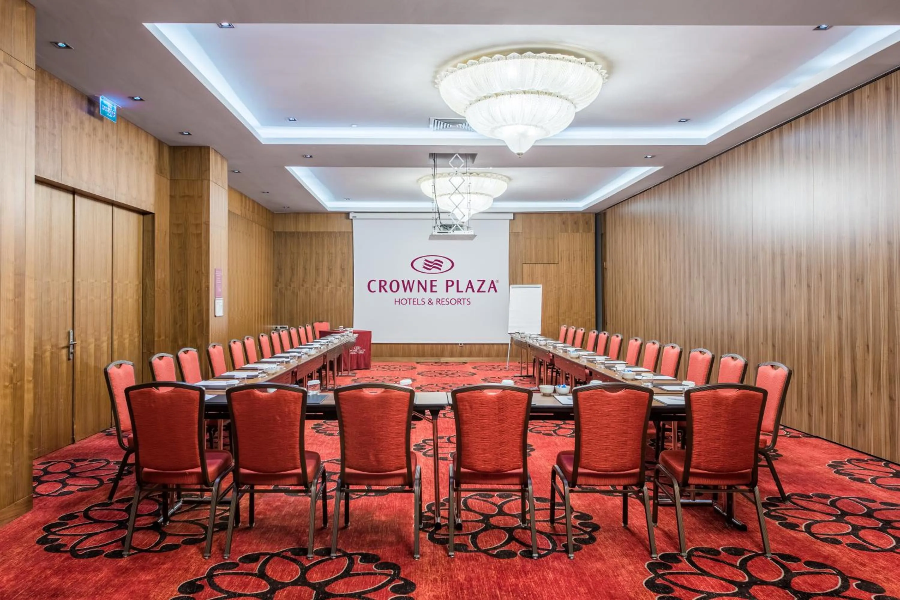Meeting/conference room in Crowne Plaza Istanbul Harbiye by IHG