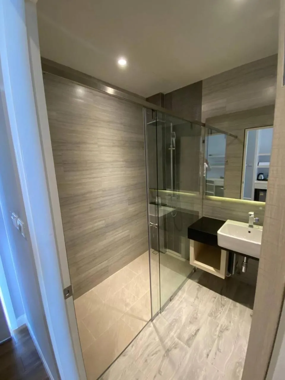 Shower in Kaibae Hut Resort