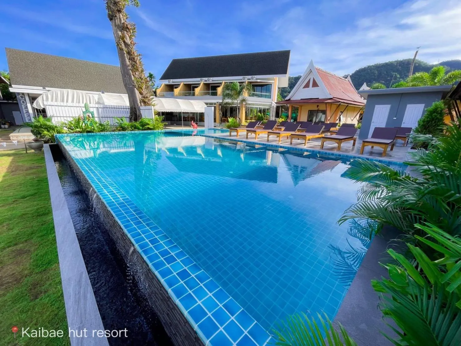 Swimming pool in Kaibae Hut Resort