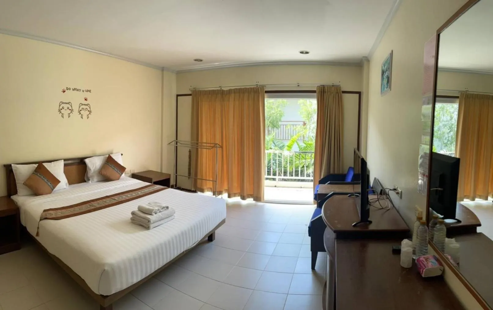 Photo of the whole room, Bed in Kaibae Hut Resort