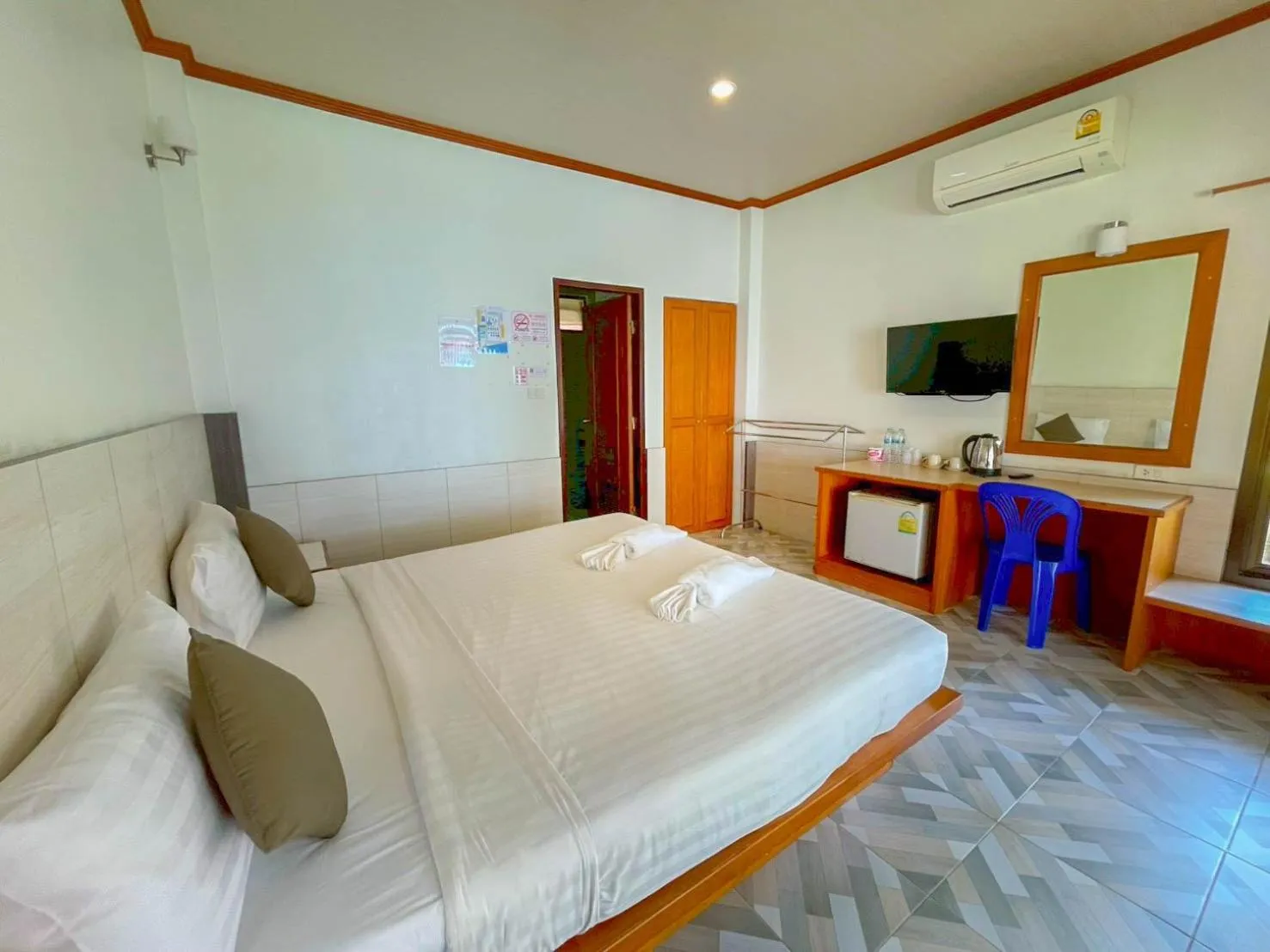 TV and multimedia, Bed in Kaibae Hut Resort