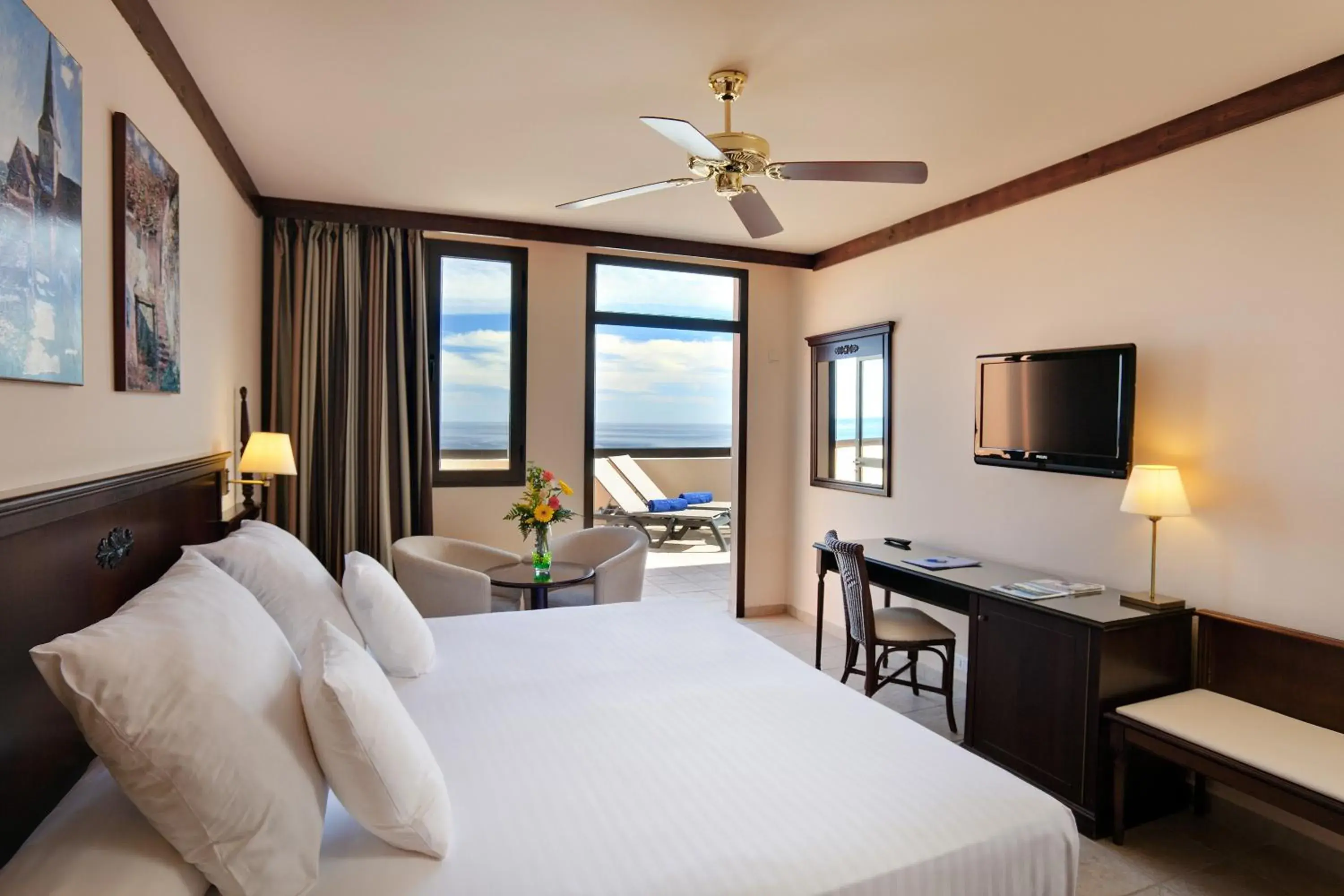Photo of the whole room, Bed in Occidental Jandía Royal Level - Adults Only Photo of the whole room, Bed in Occidental Jandía Royal Level - Adults Only