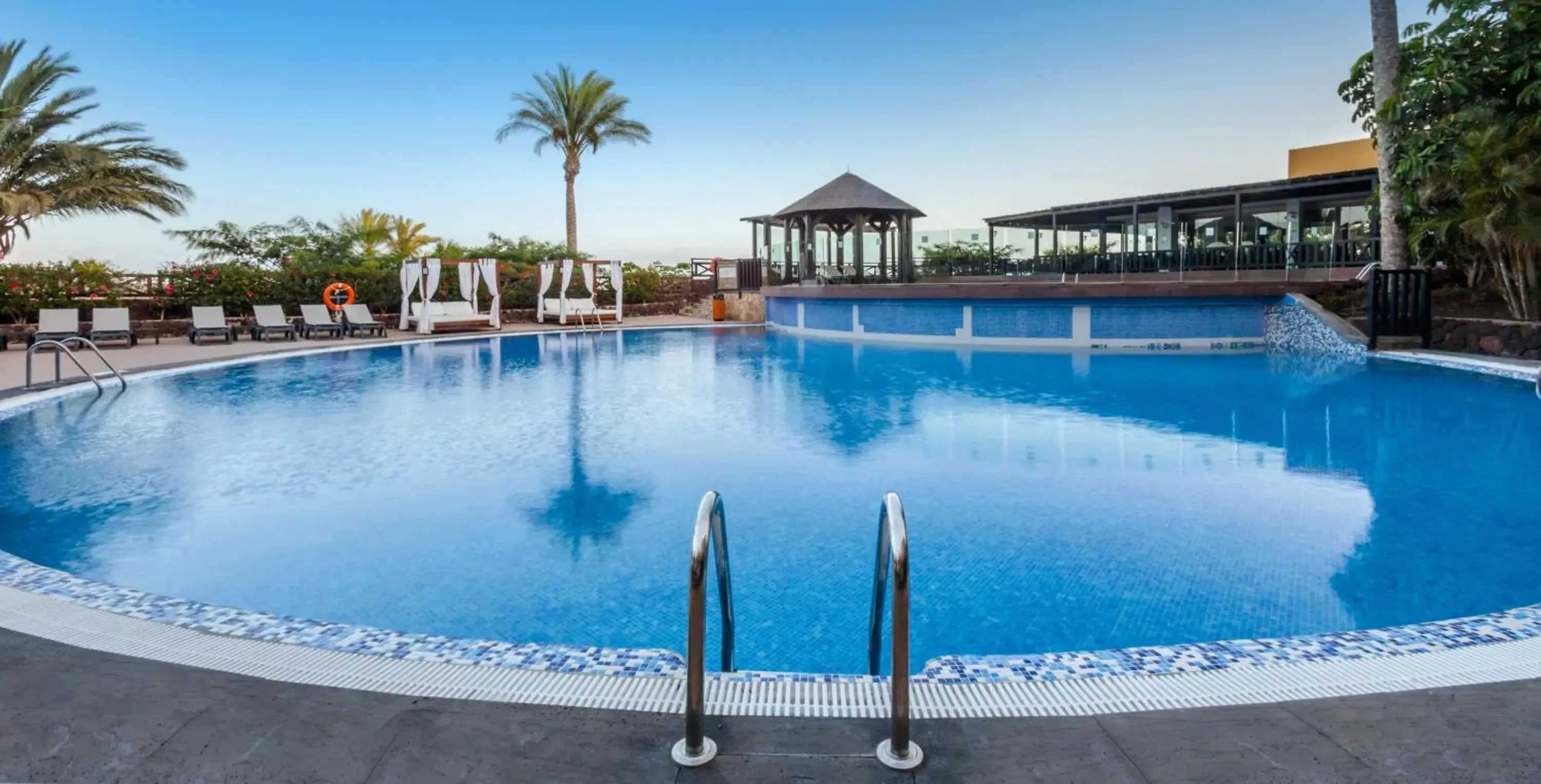 Swimming pool in Occidental Jandía Royal Level - Adults Only Swimming pool in Occidental Jandía Royal Level - Adults Only