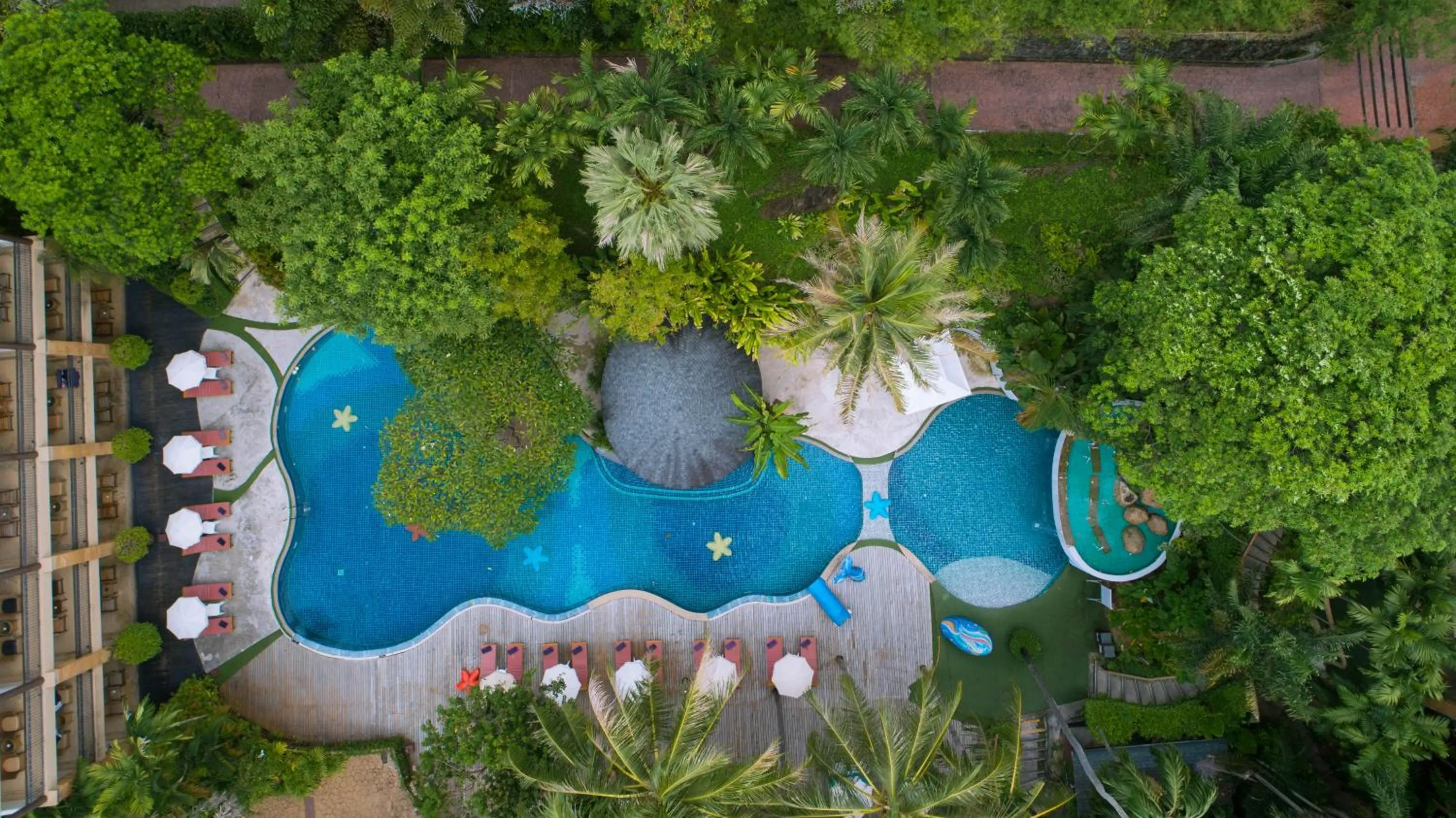 Swimming pool in Peach Hill Resort - SHA Extra Plus