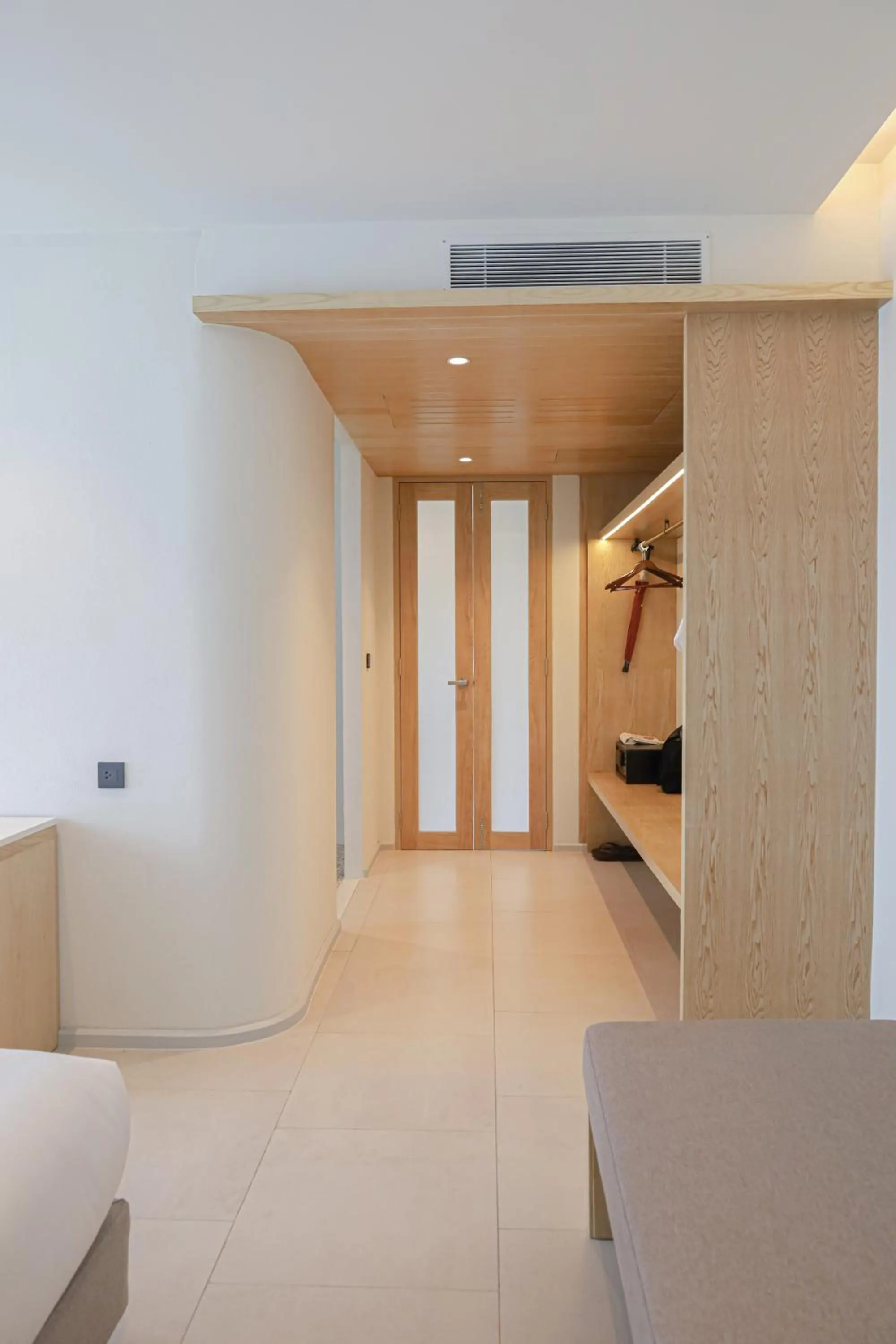 flat iron, Bed in Peach Hill Resort - SHA Extra Plus