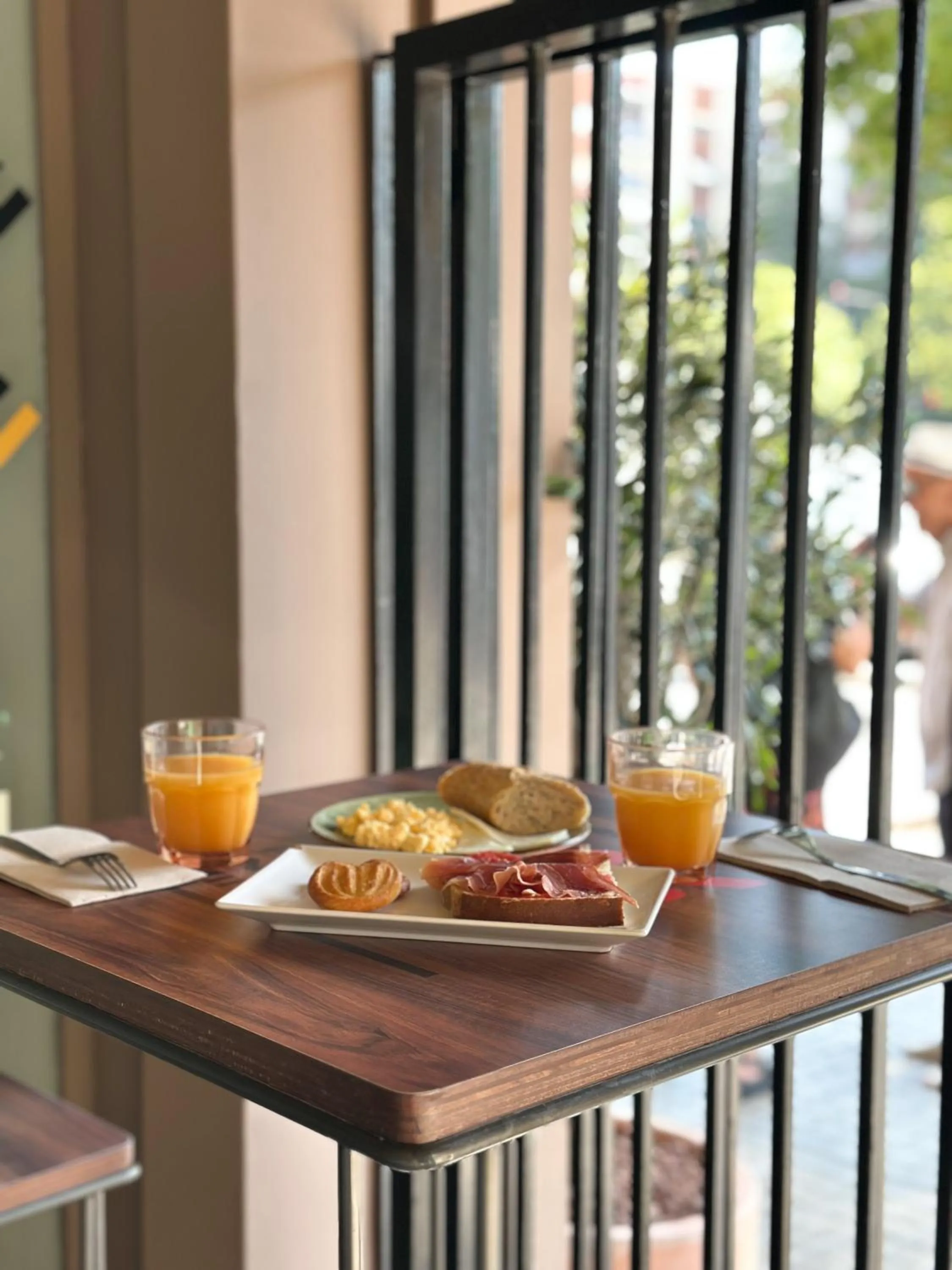 Restaurant/places to eat in Sweet Hotel Renasa