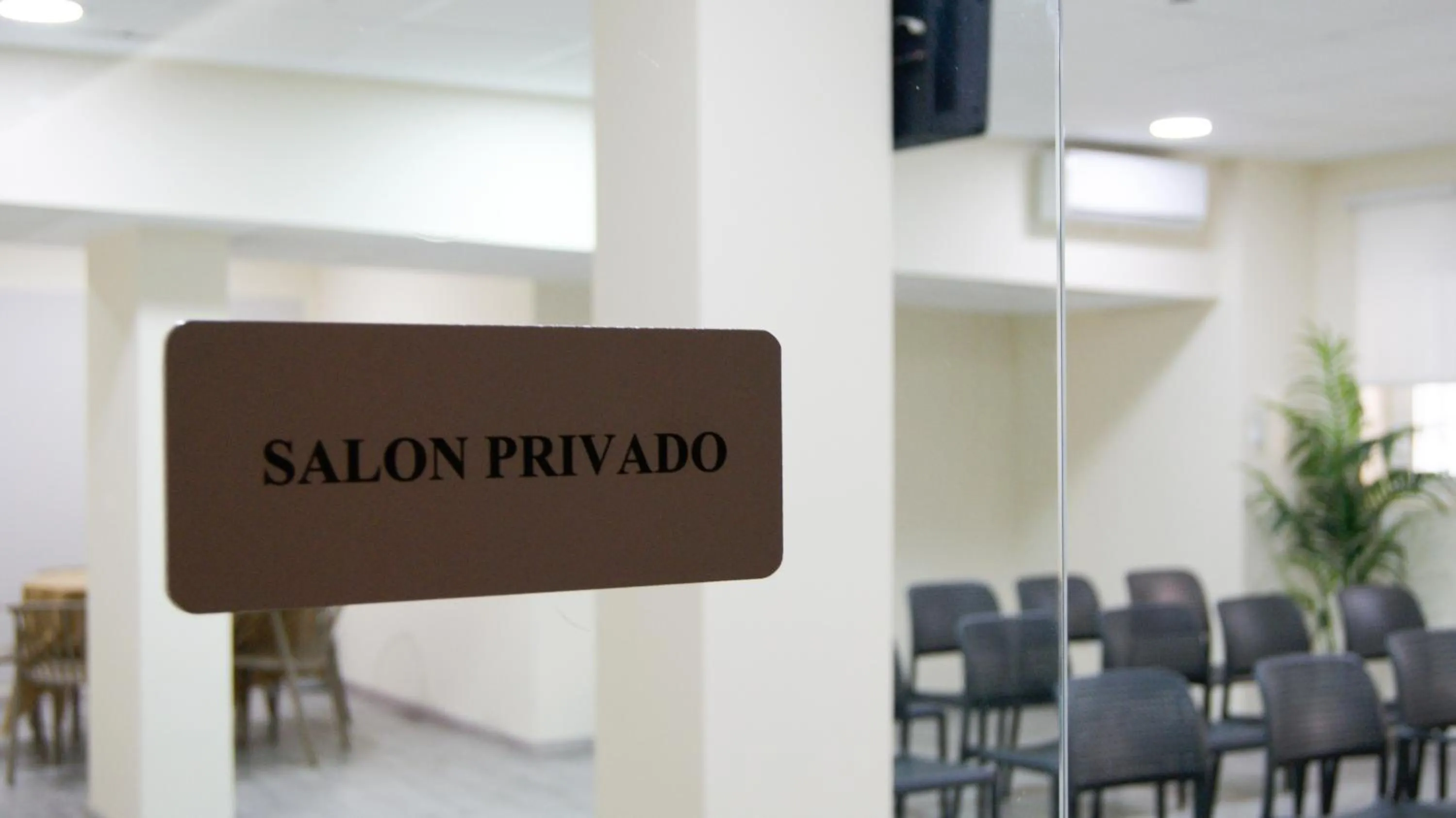 Communal lounge/ TV room in Sweet Hotel Renasa