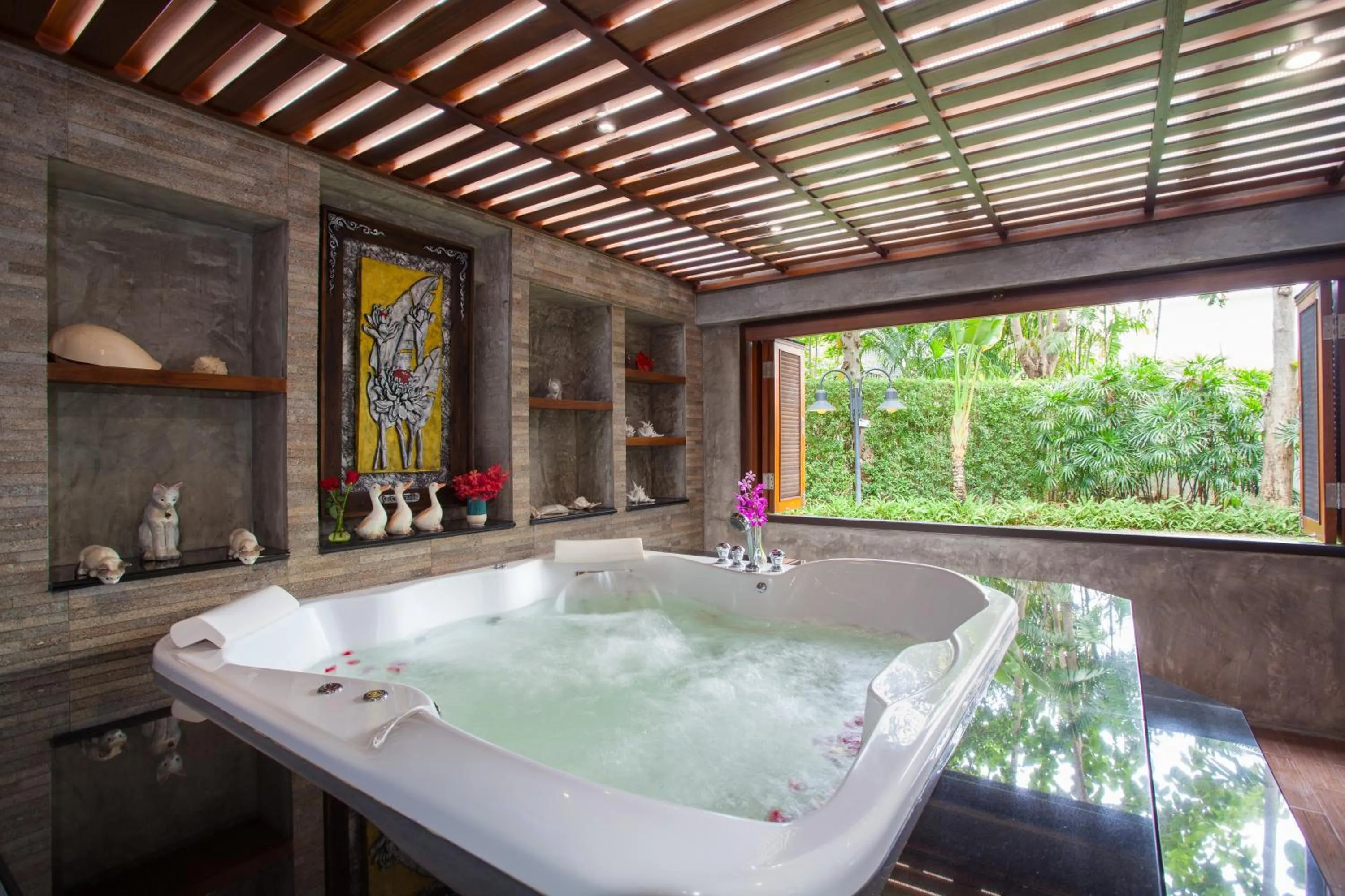 Area and facilities in Raya Resort Beach front - The Most Green Resort in Cha-am