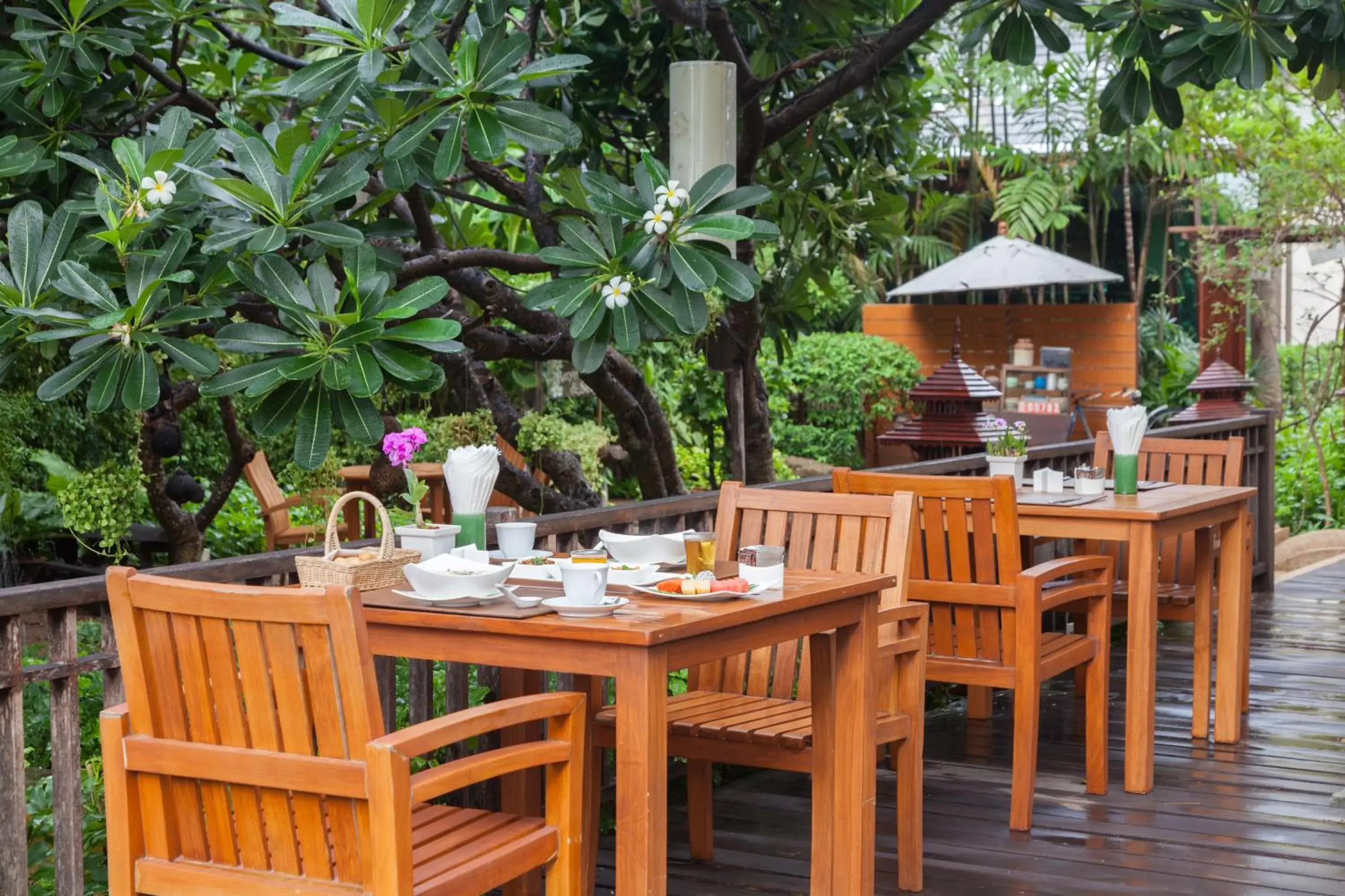 Restaurant/places to eat in Raya Resort Beach front - The Most Green Resort in Cha-am Restaurant/places to eat in Raya Resort Beach front - The Most Green Resort in Cha-am