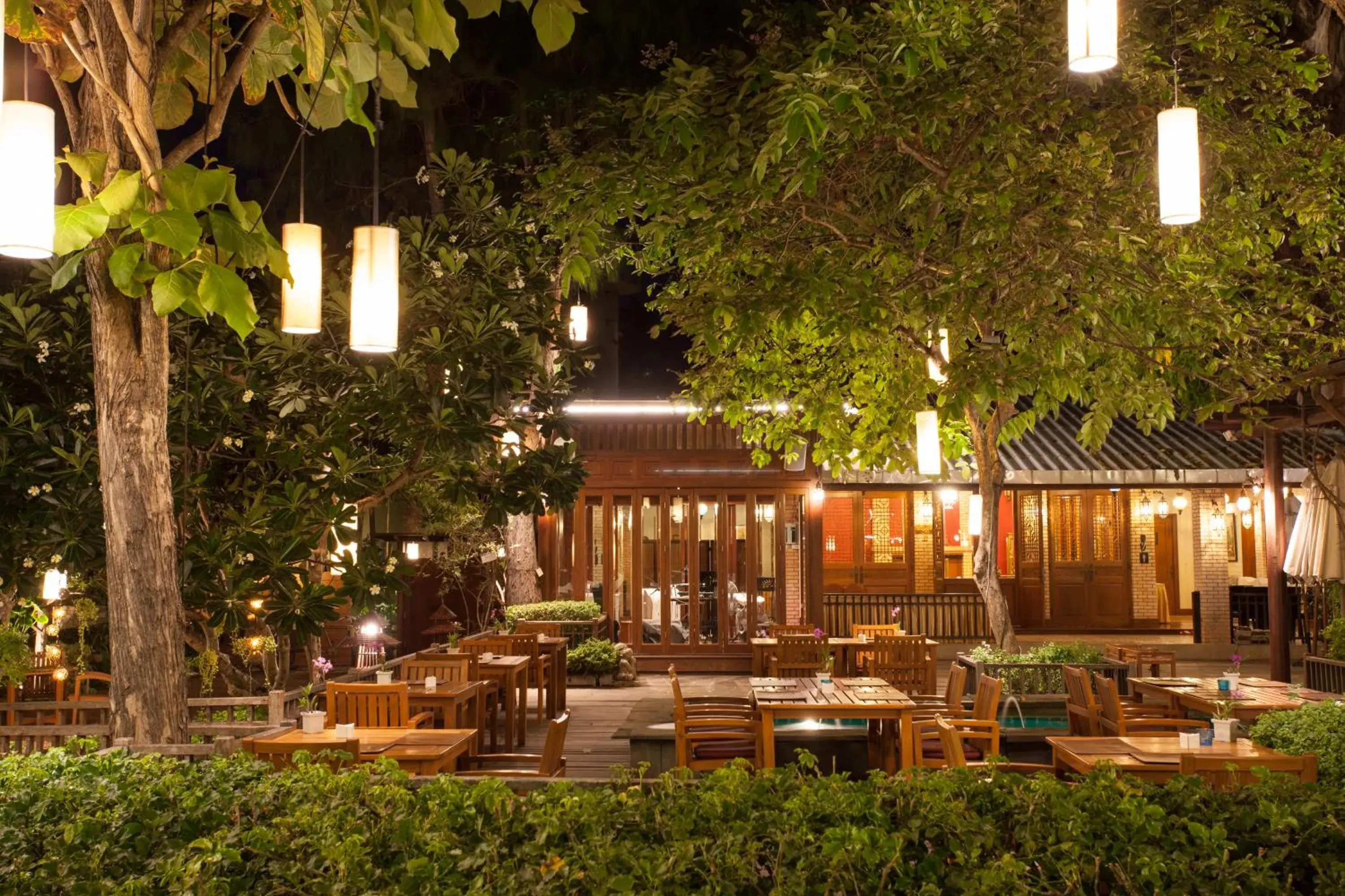 Restaurant/places to eat in Raya Resort Beach front - The Most Green Resort in Cha-am Restaurant/places to eat in Raya Resort Beach front - The Most Green Resort in Cha-am