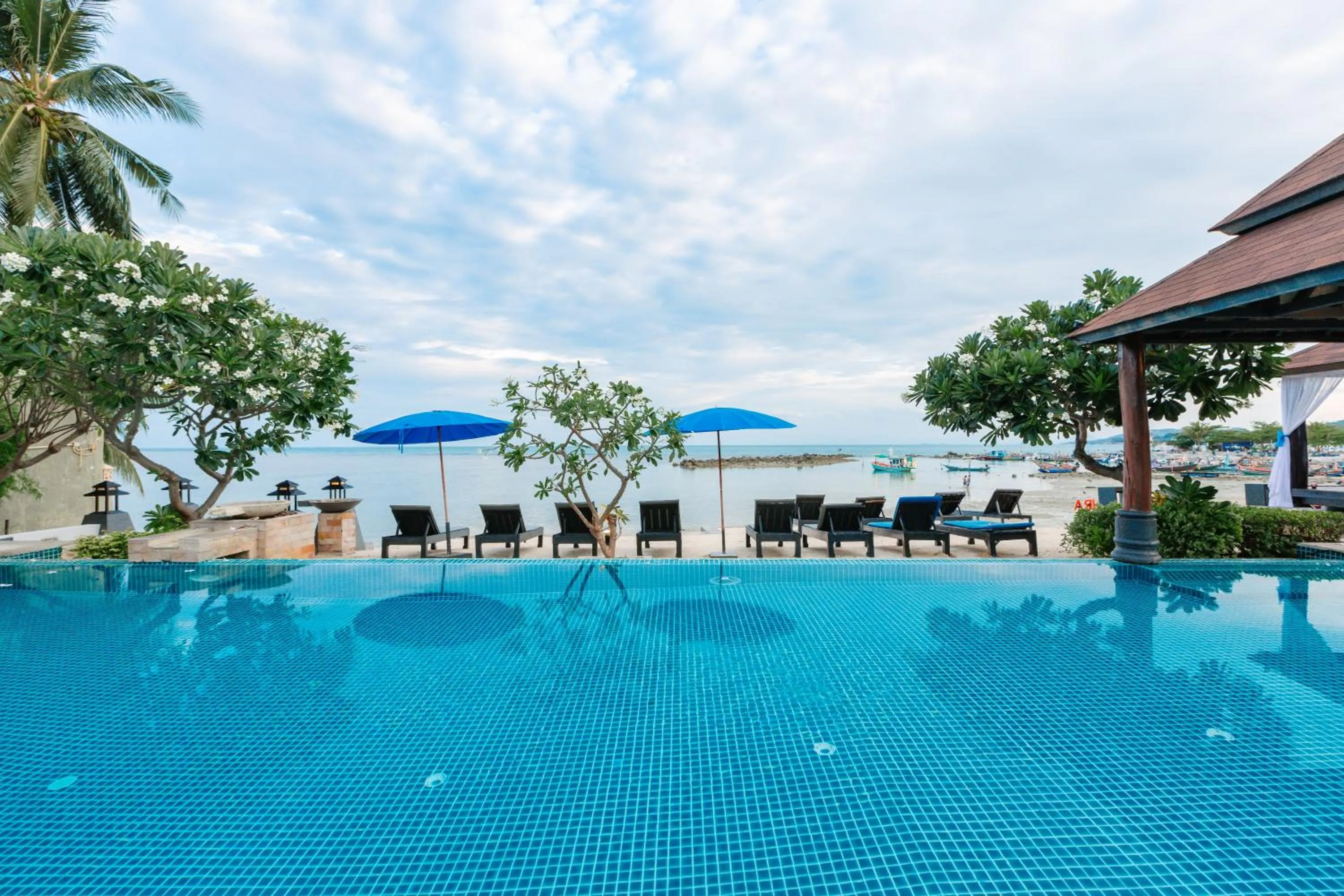 Swimming pool in Samaya Wellness Resort