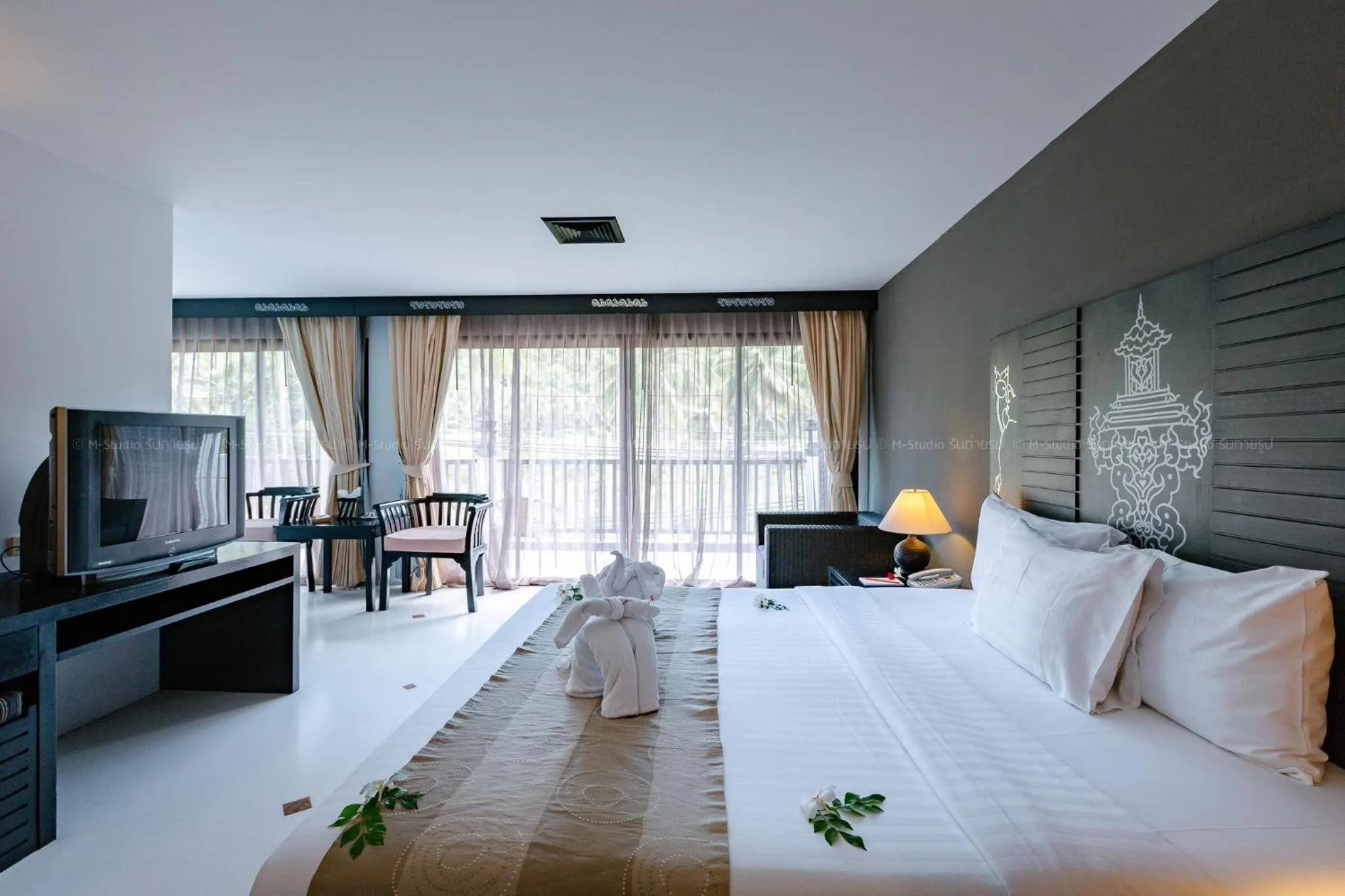 Photo of the whole room, Bed in Samaya Wellness Resort