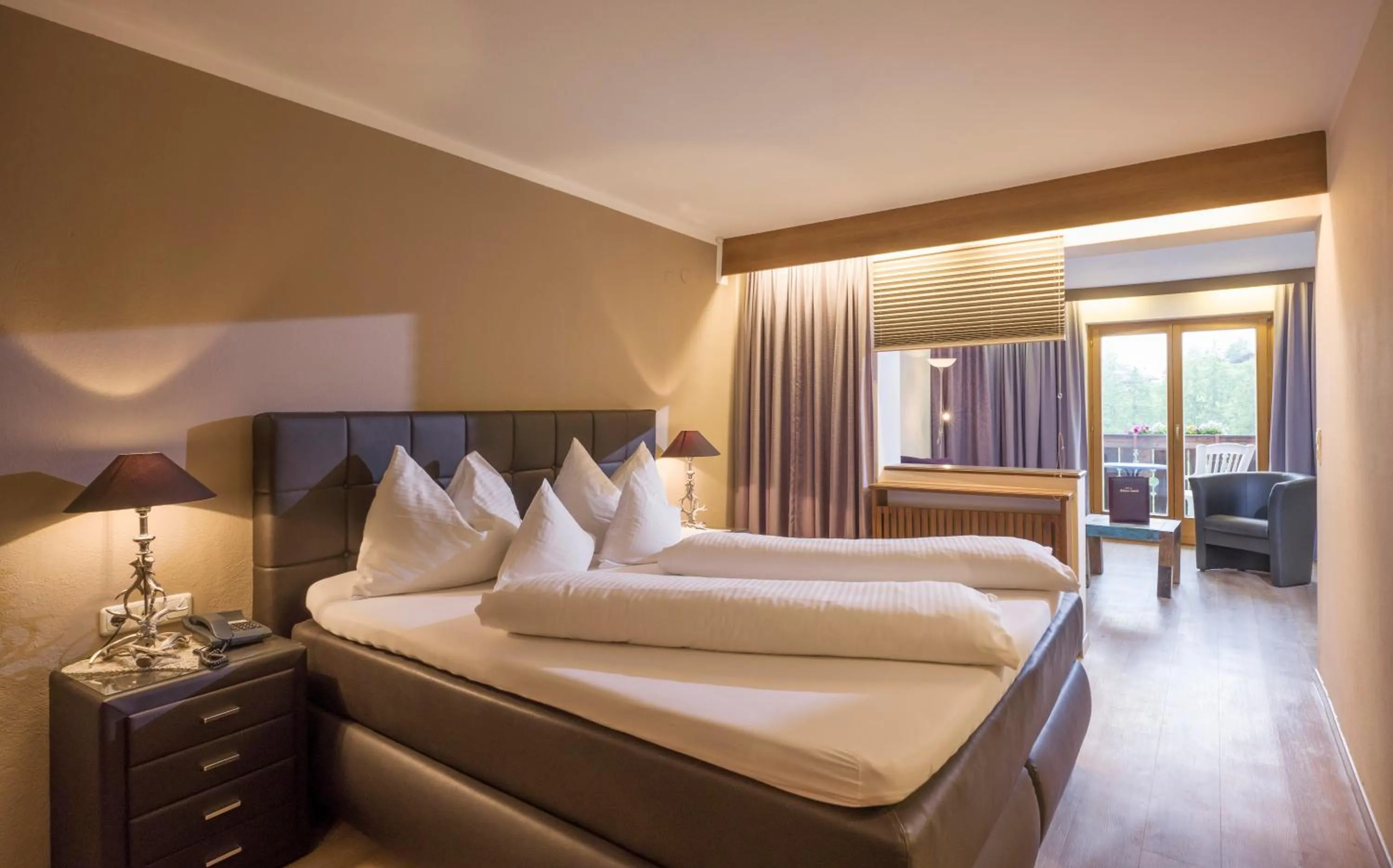 Balcony/Terrace, Bed in Hotel-Gasthof zur Schönen Aussicht