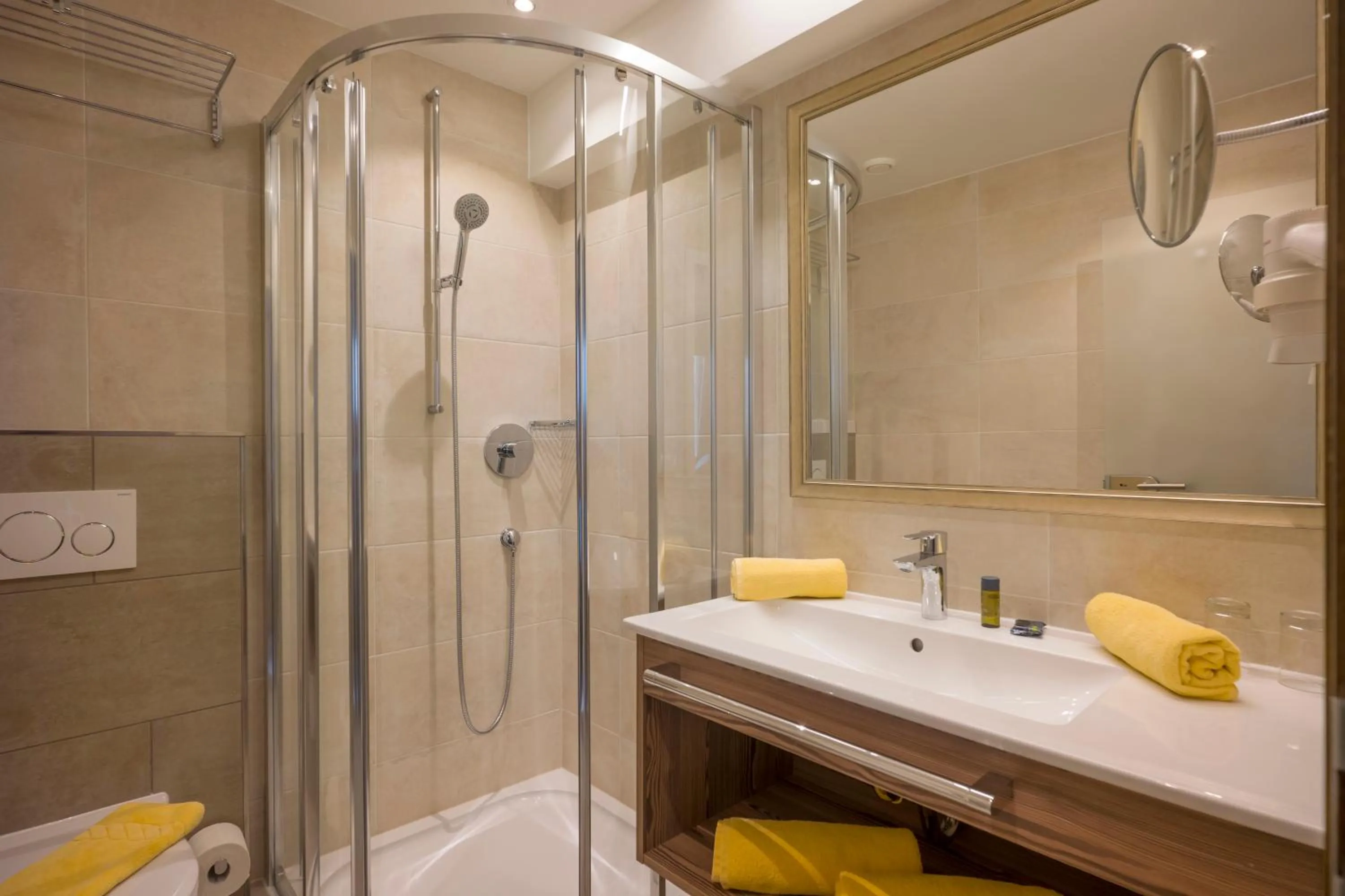 Shower in Hotel-Gasthof zur Schönen Aussicht