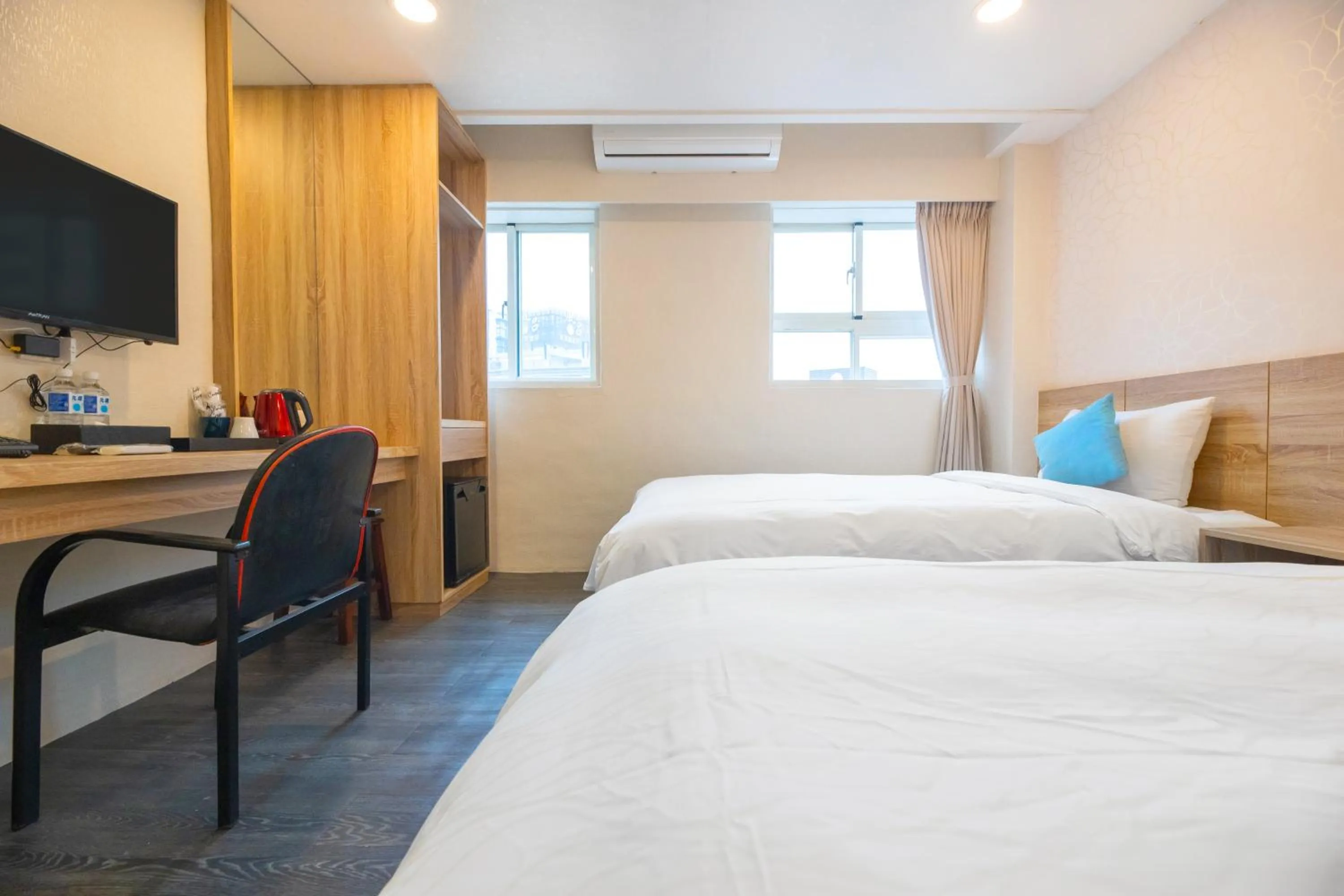 Photo of the whole room, Bed in King Hot Spring Hotel