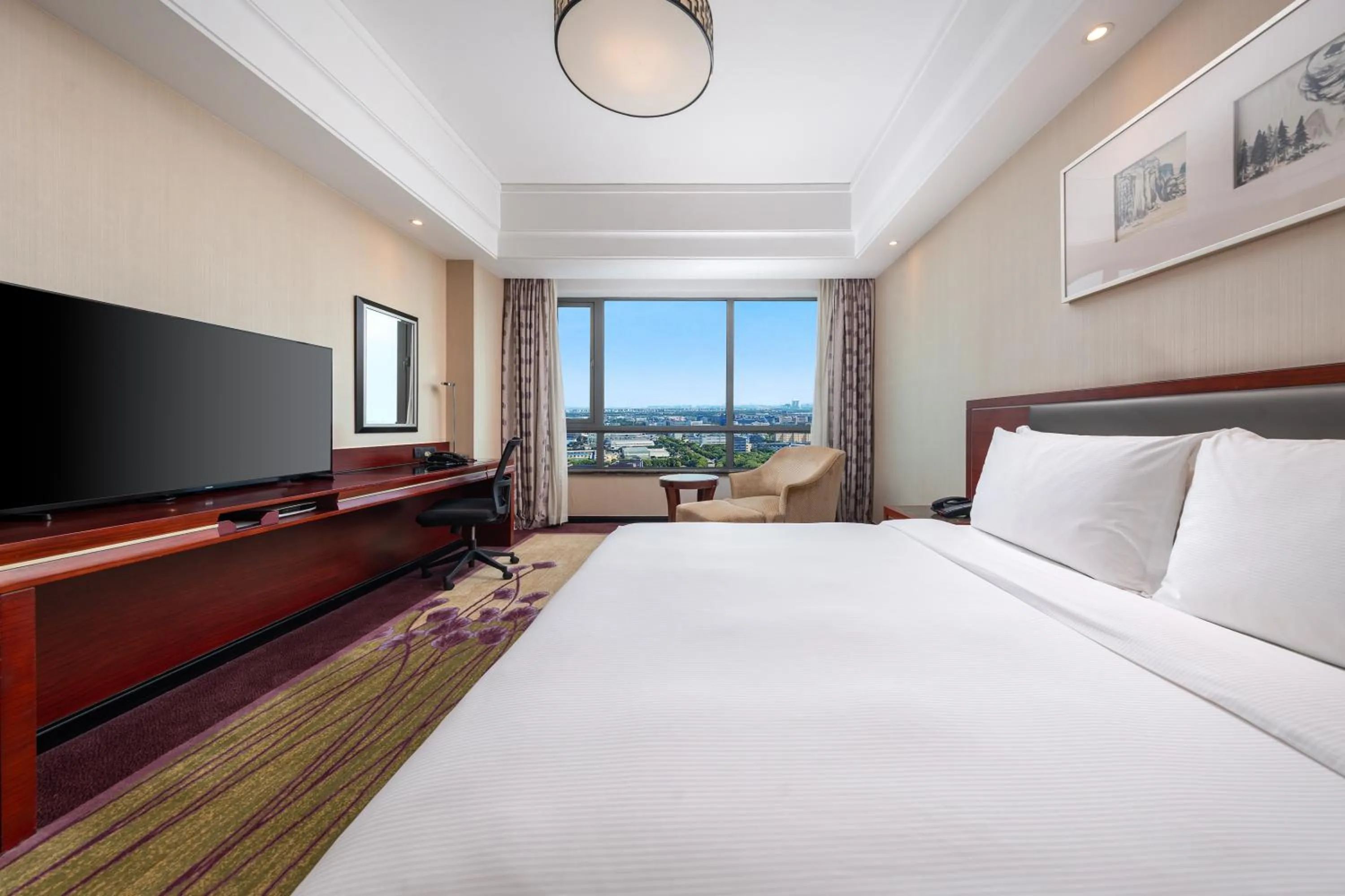 Photo of the whole room, Bed in DoubleTree By Hilton Wuxi