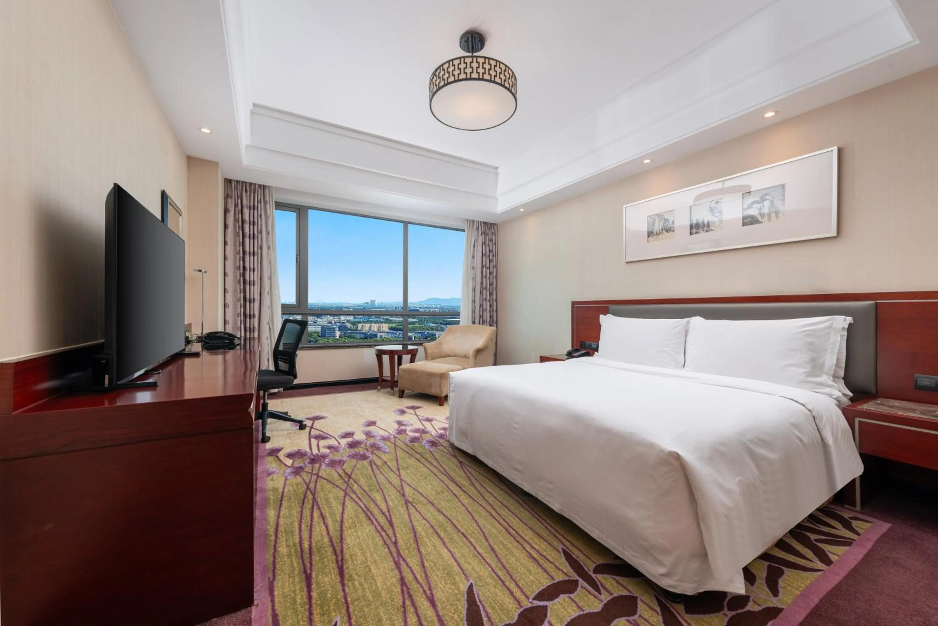 Photo of the whole room, Bed in DoubleTree By Hilton Wuxi
