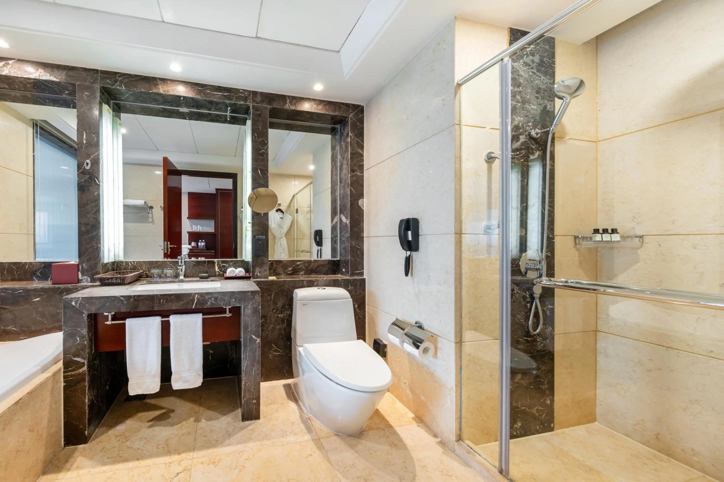Shower in DoubleTree By Hilton Wuxi