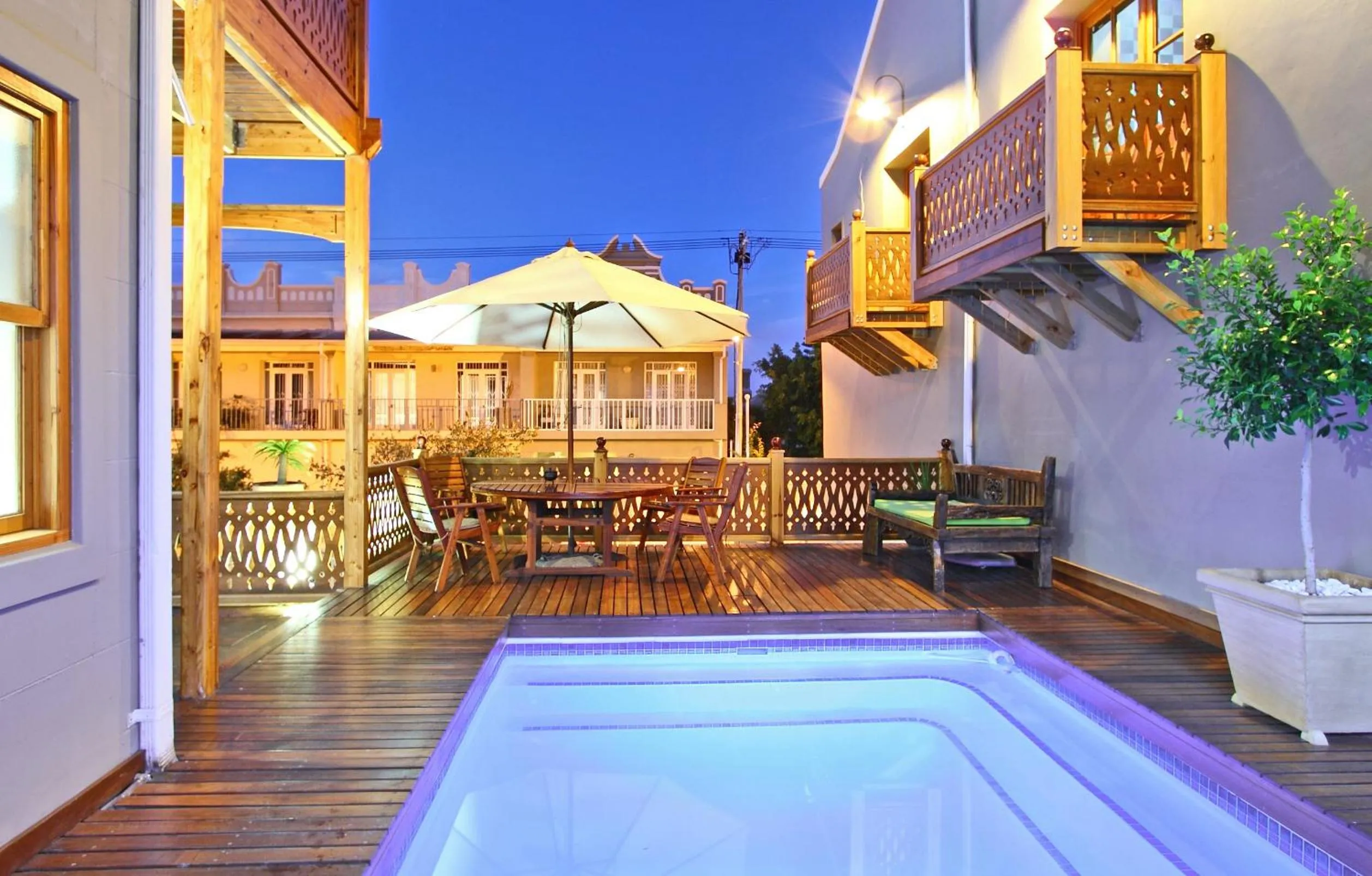 Swimming pool in Wilton Manor SOLAR ENERGY