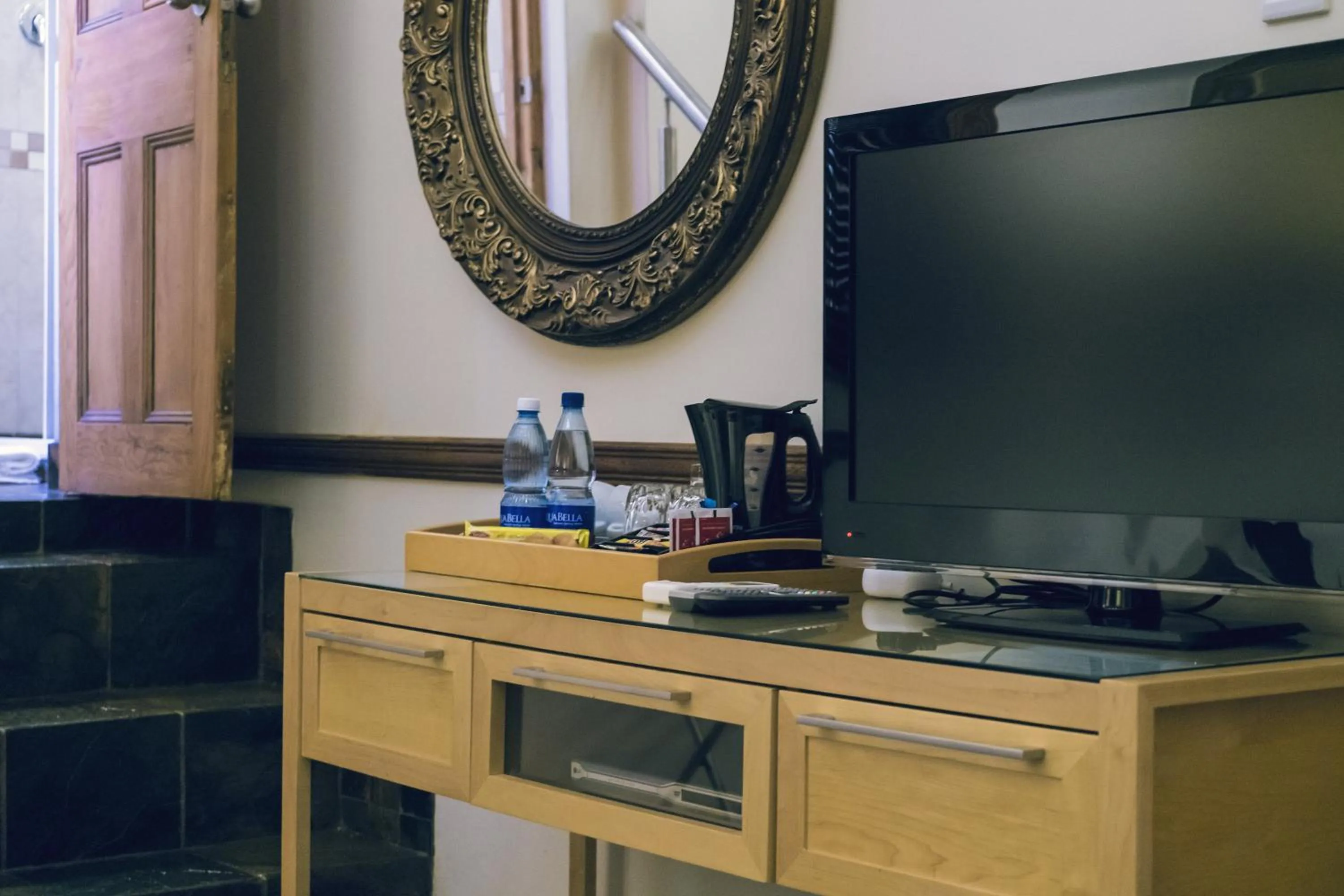 TV and multimedia in Wilton Manor SOLAR ENERGY