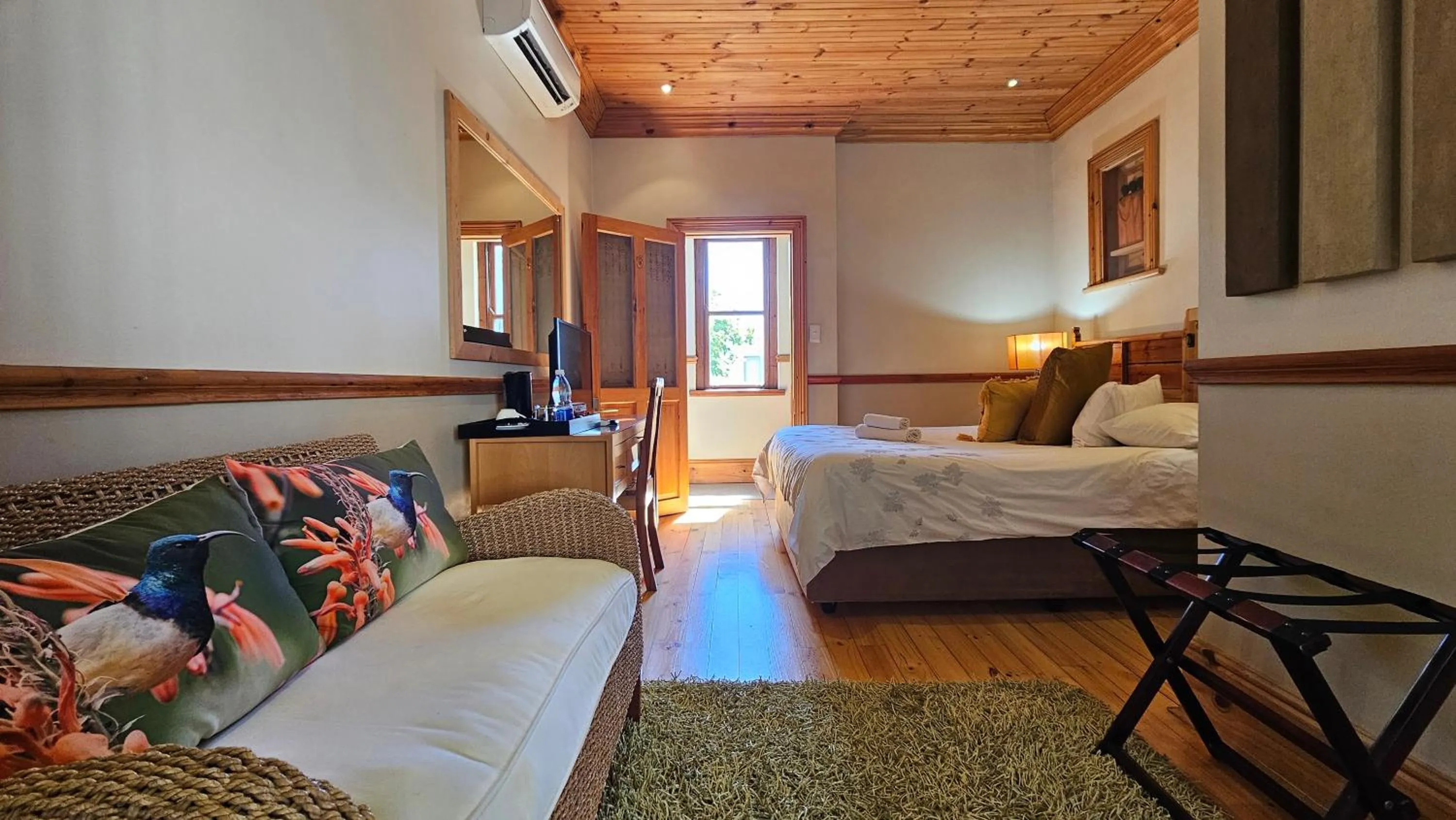 Bed in Wilton Manor SOLAR ENERGY