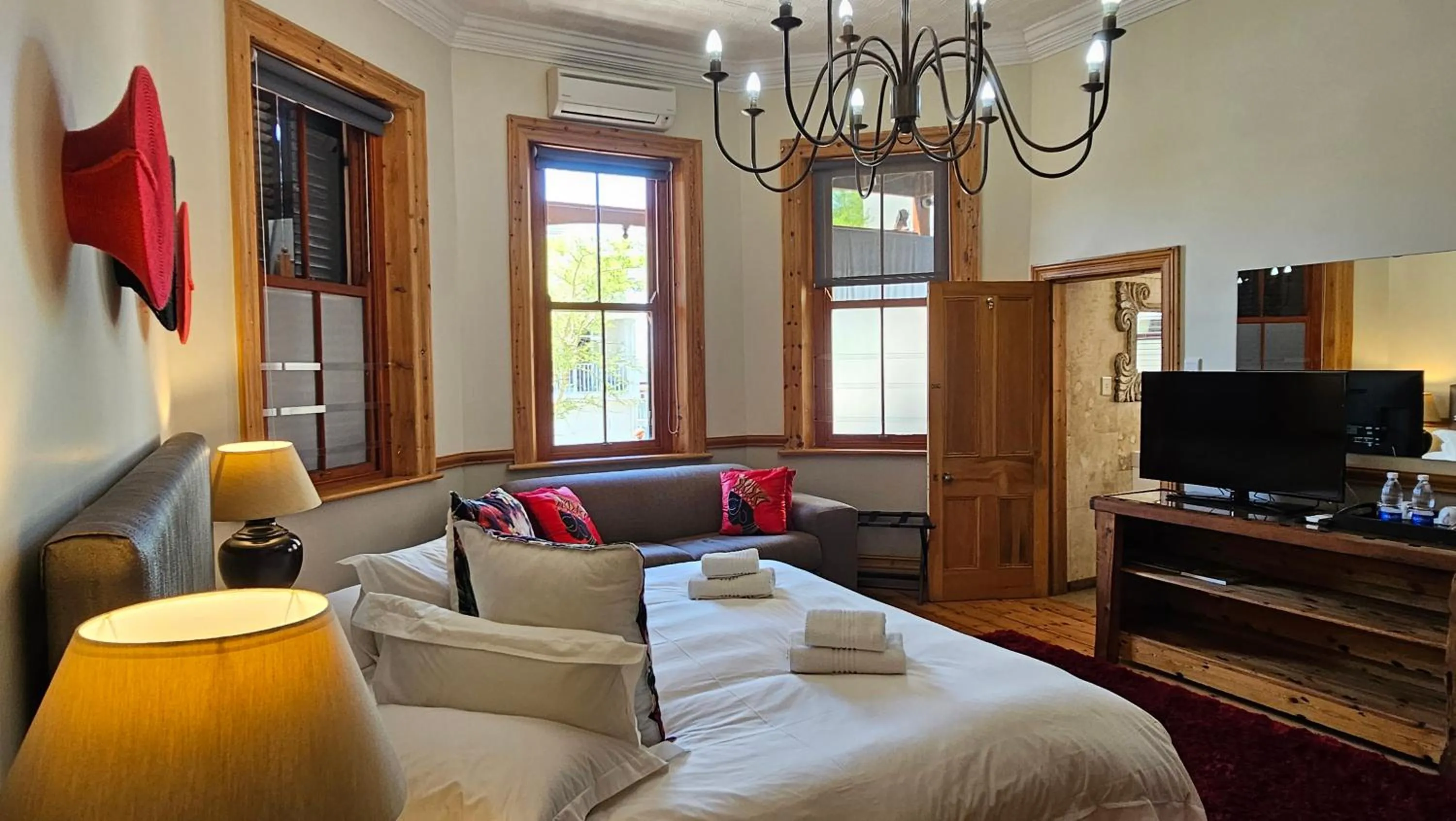 Bed in Wilton Manor SOLAR ENERGY