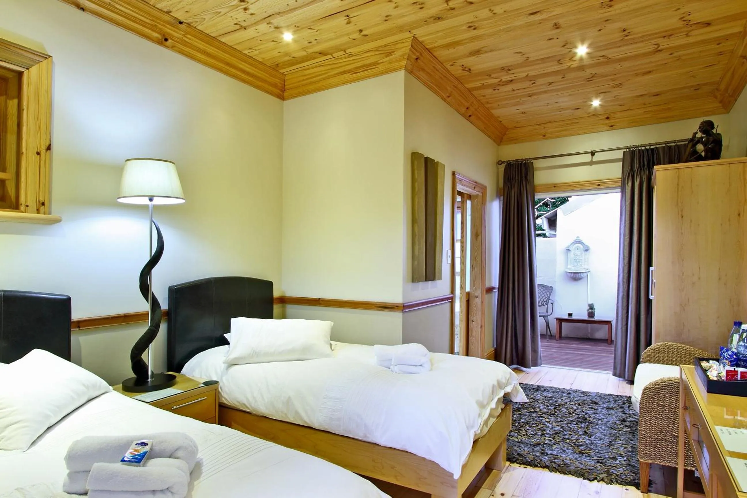 Bedroom, Bed in Wilton Manor SOLAR ENERGY