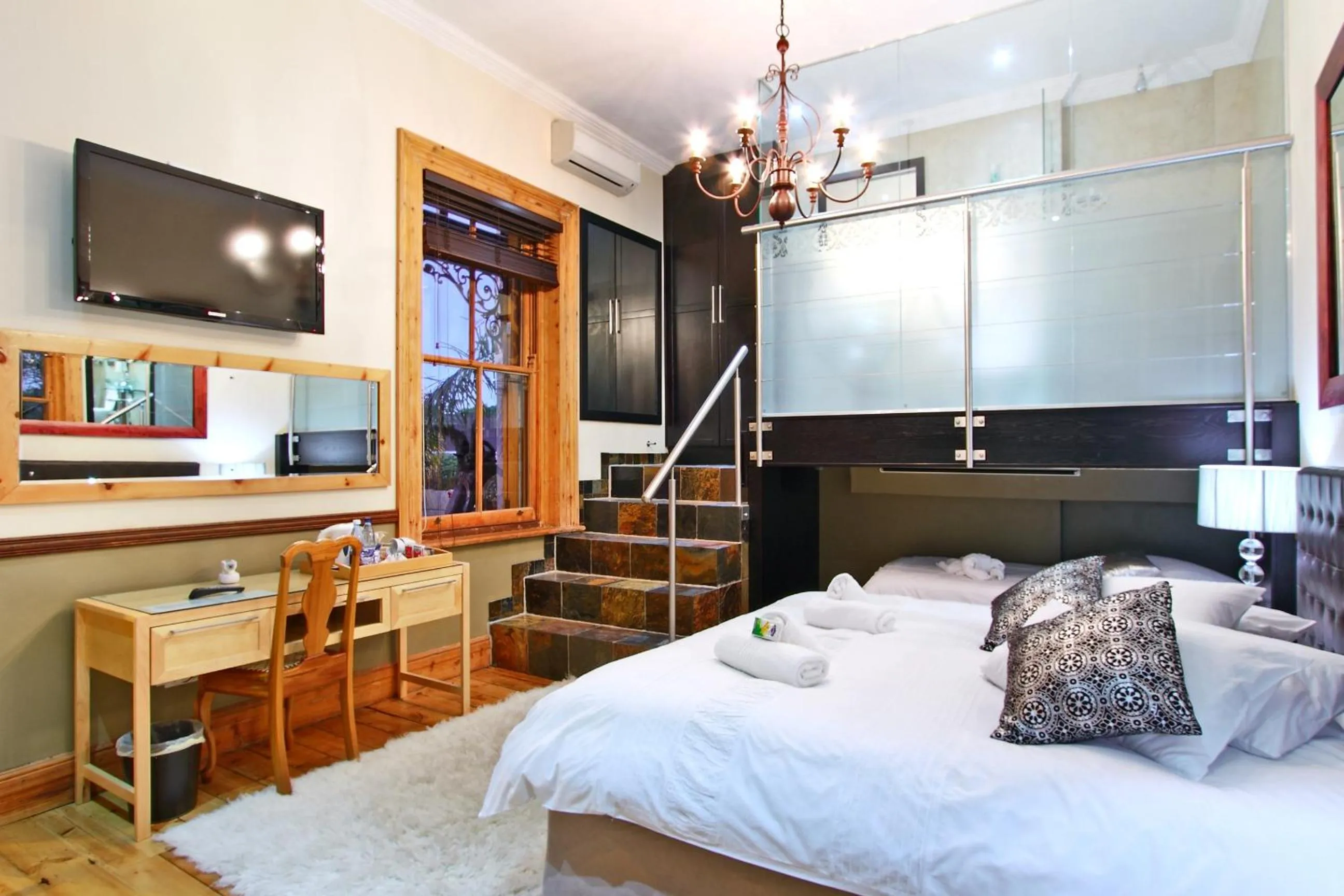 Photo of the whole room, Bed in Wilton Manor SOLAR ENERGY