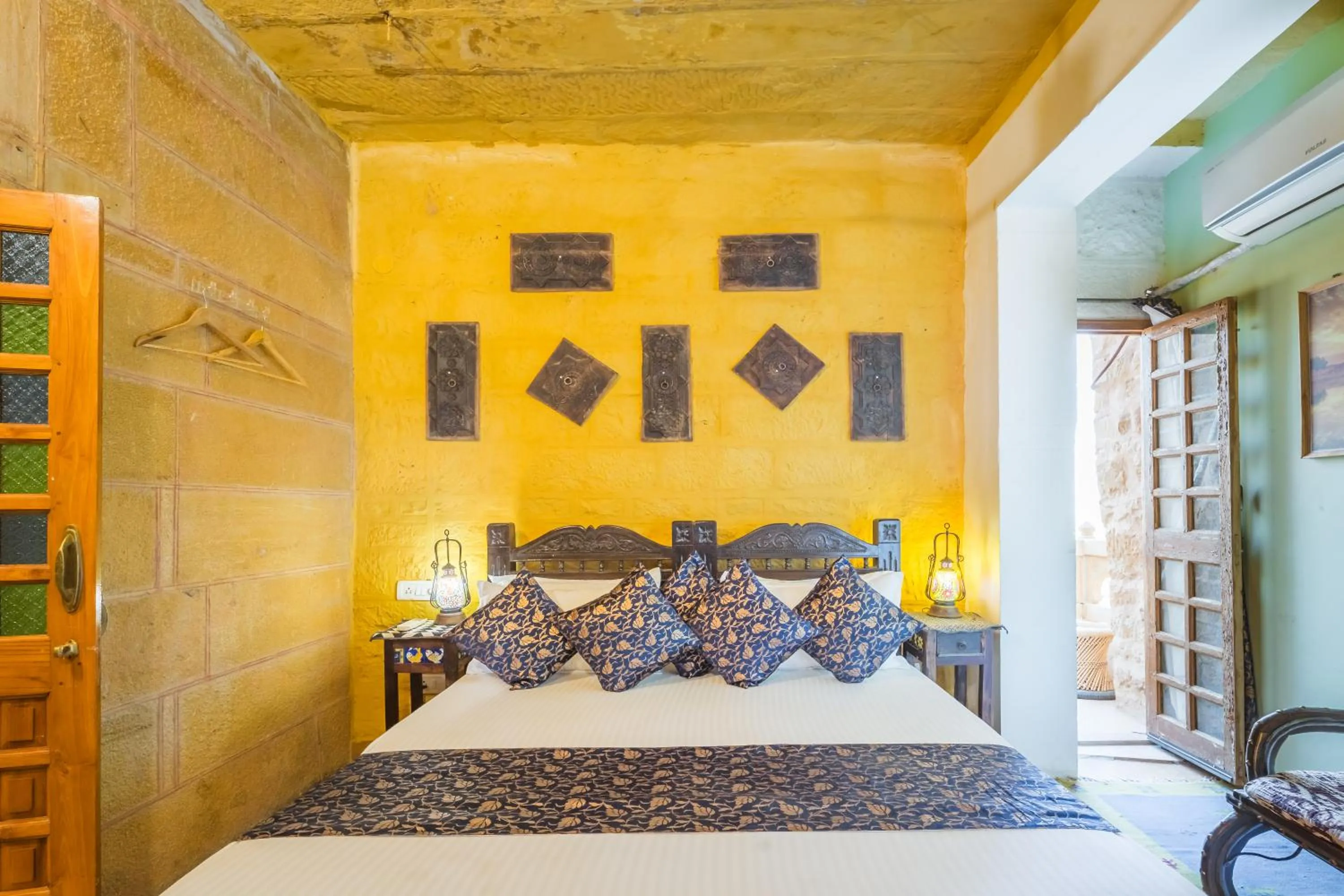 Bed in Hotel Rajmandir