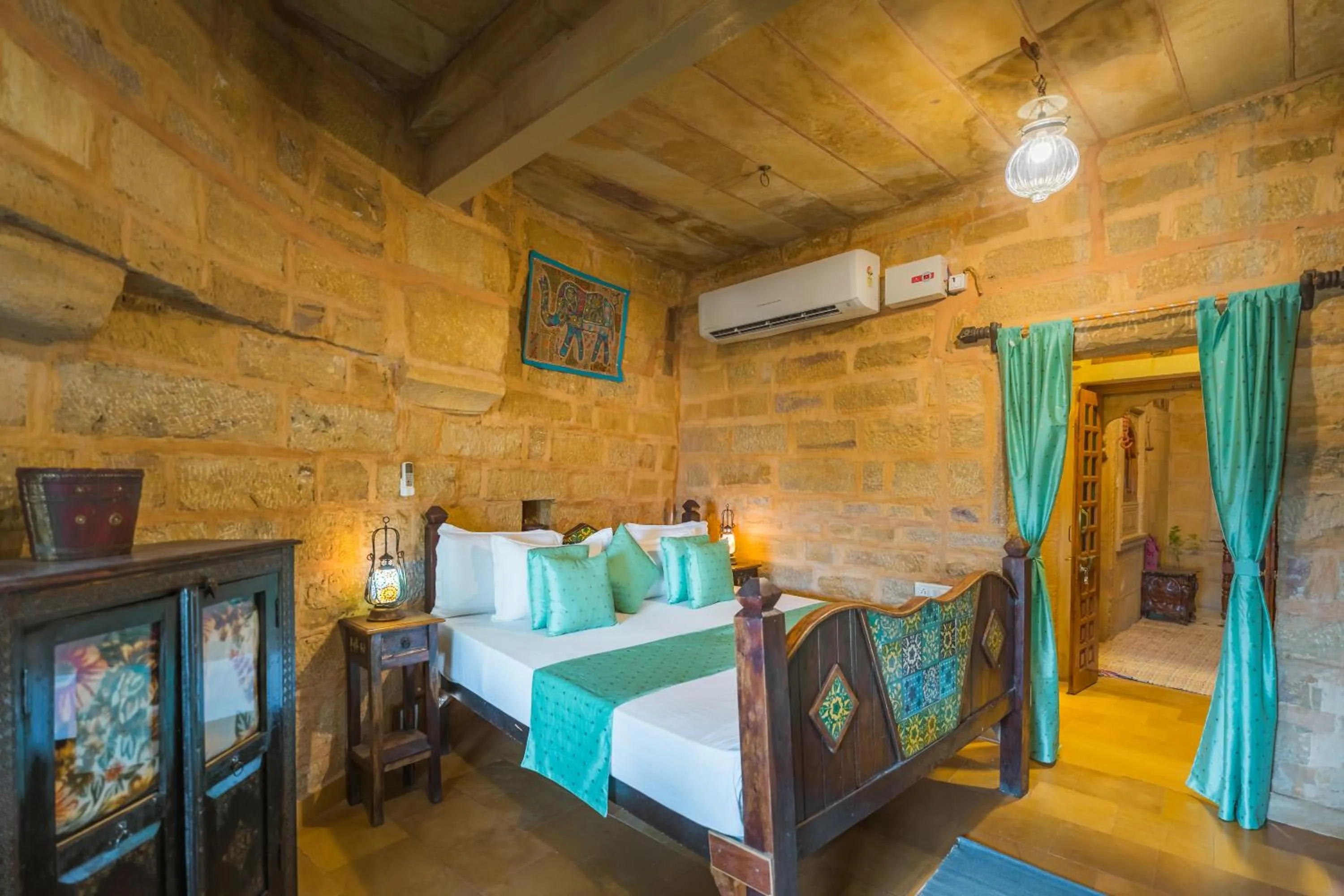 Bed in Hotel Rajmandir