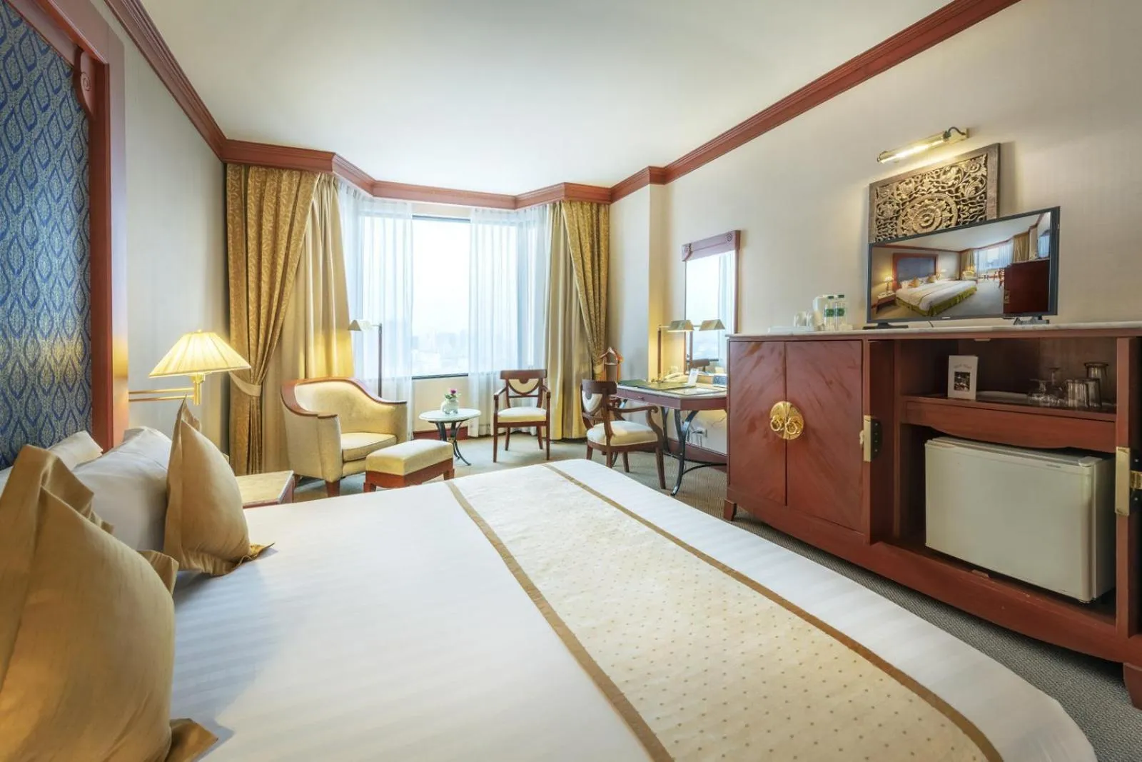 TV and multimedia in Ramada by Wyndham Bangkok Chaophya Park