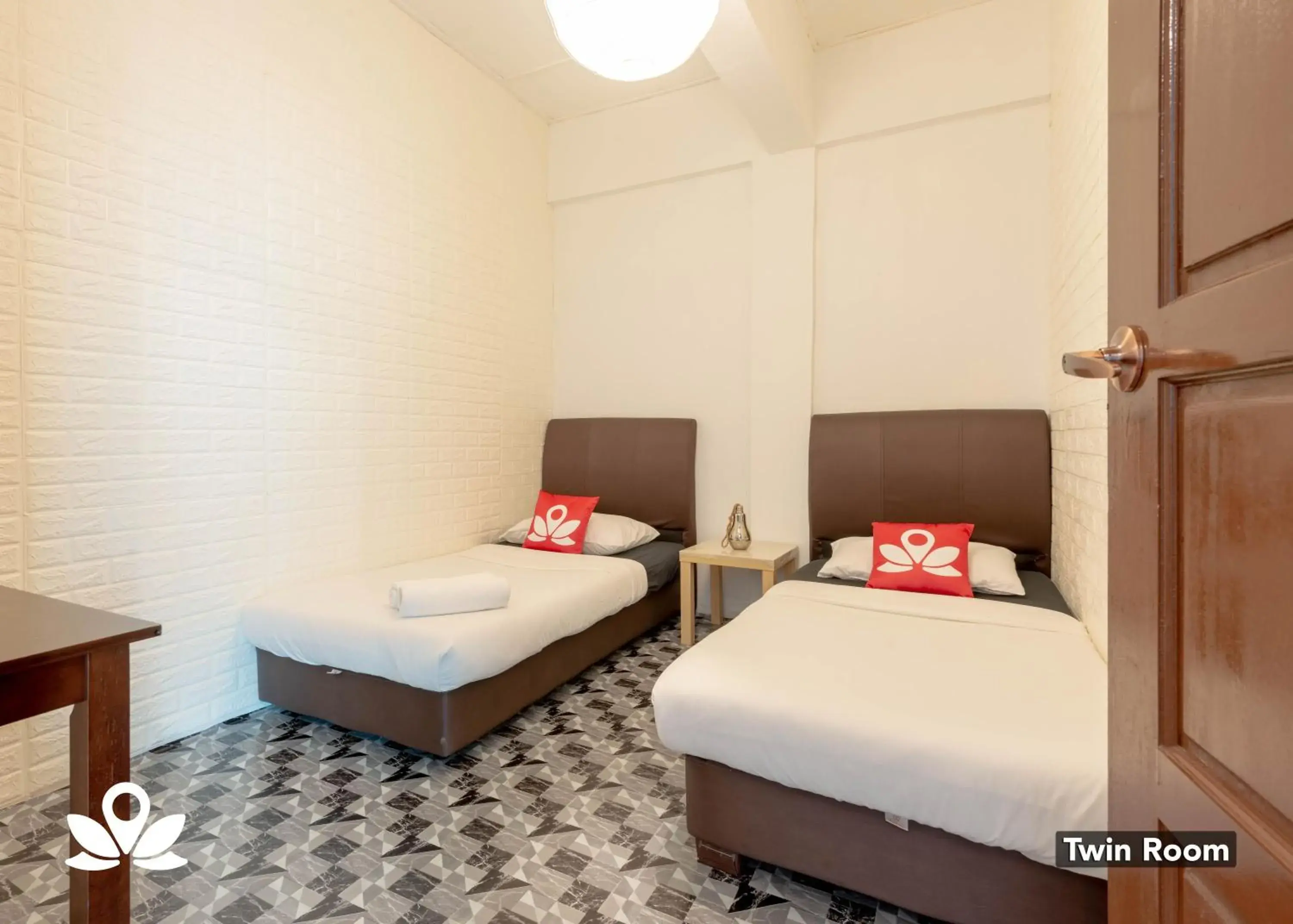 Twin Room with Shared Bathroom ( No window ) in Island Backpackers Twin Room with Shared Bathroom ( No window ) in Island Backpackers