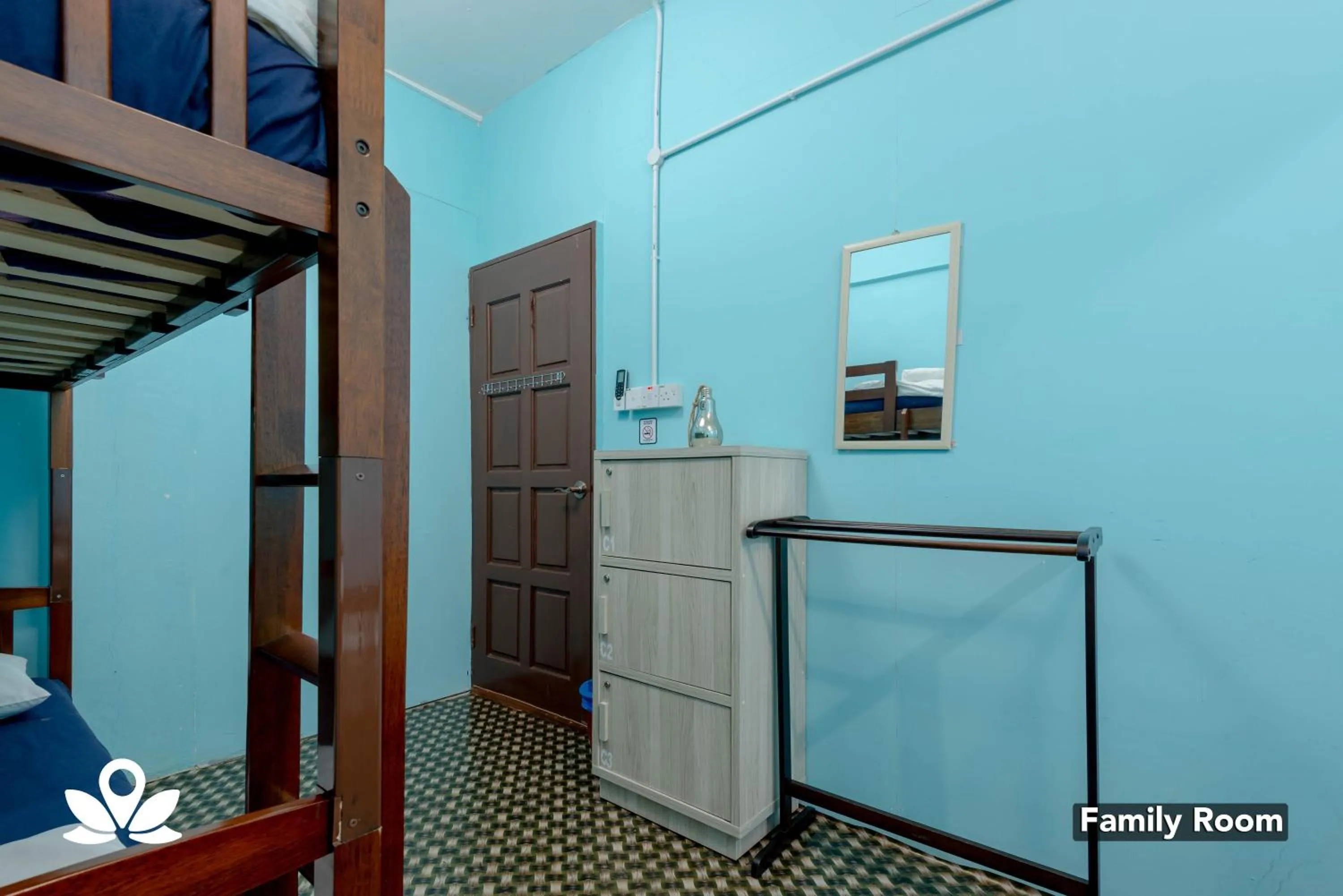 bunk bed in Island Backpackers