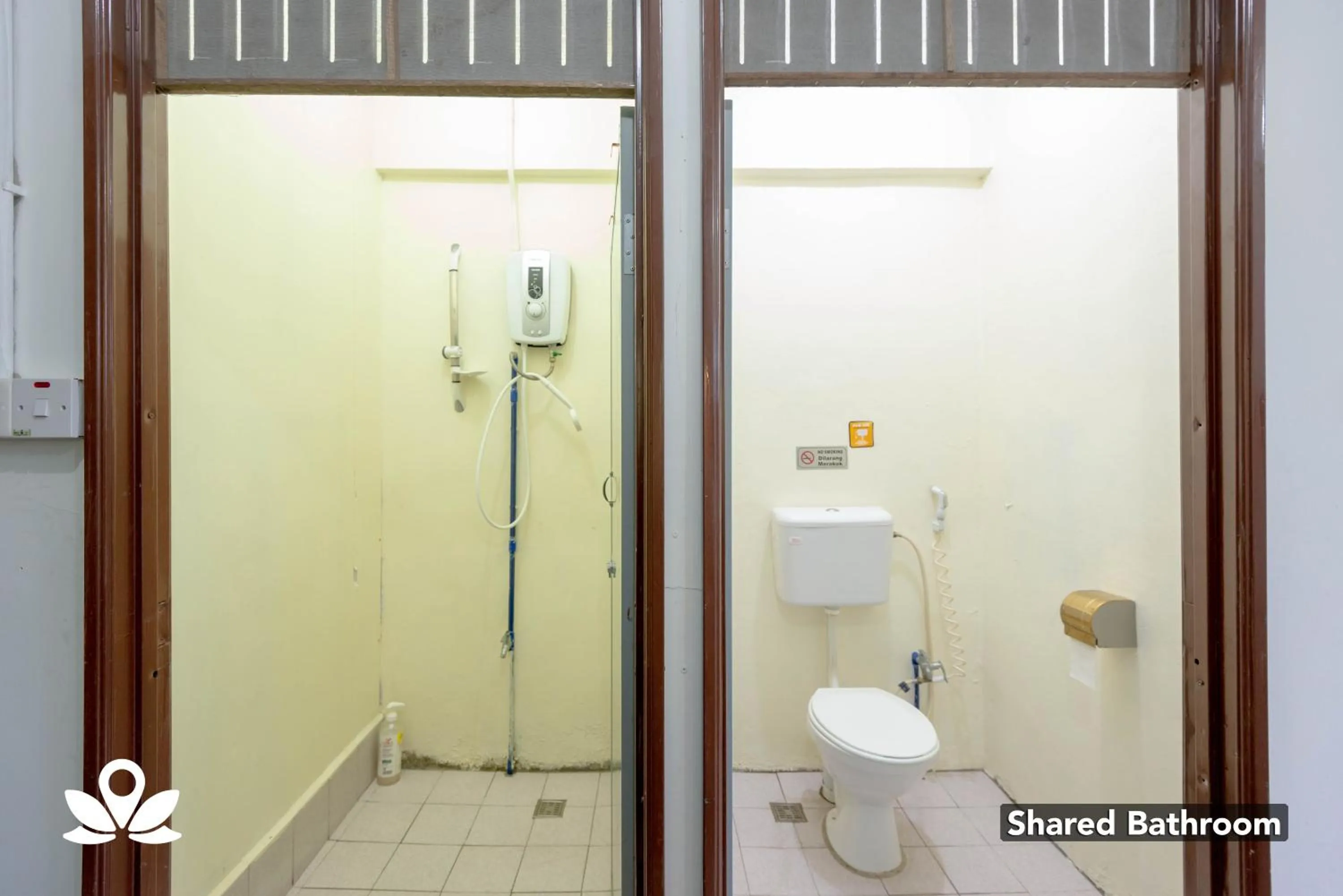 Bathroom in Island Backpackers