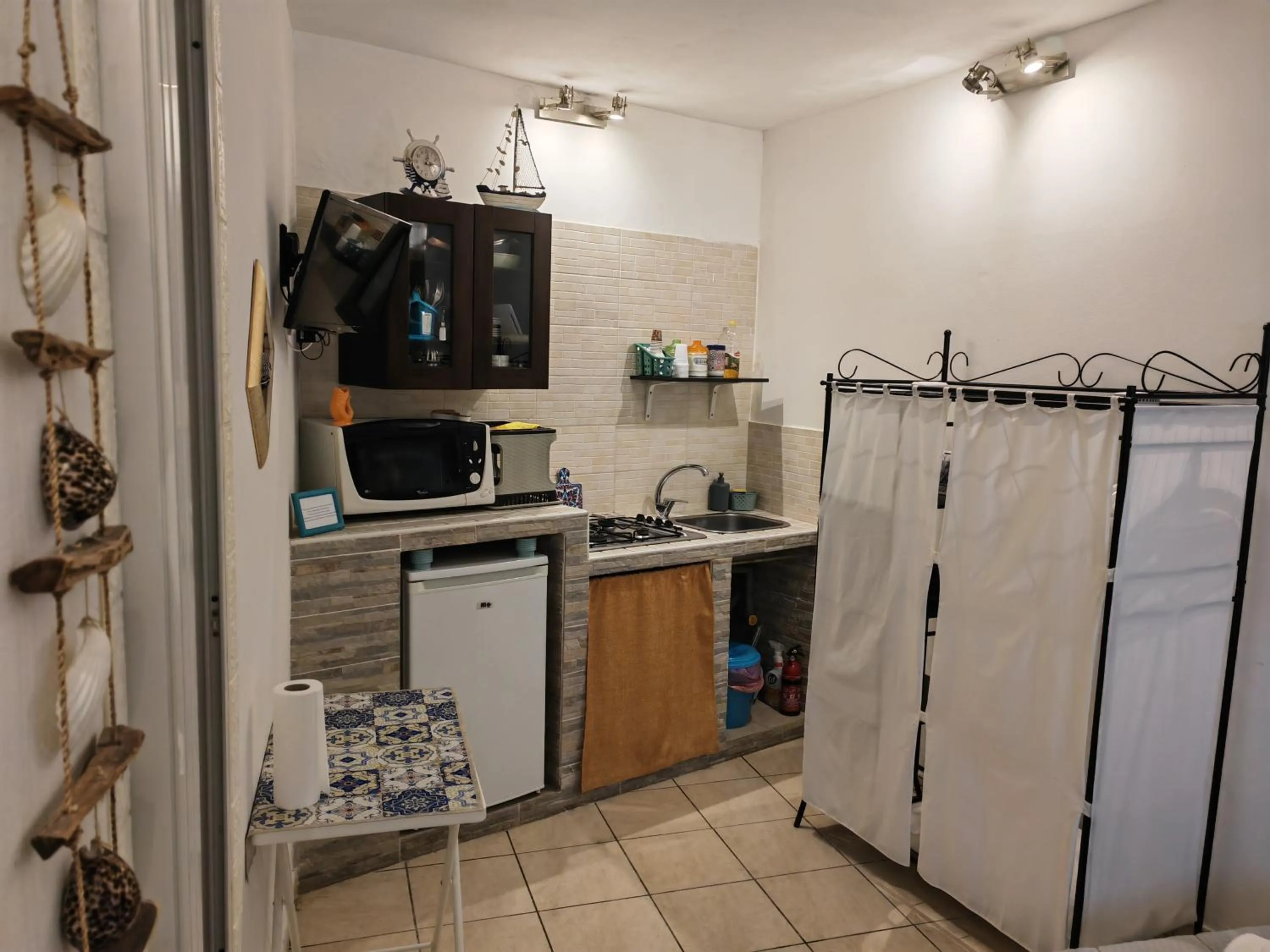 Room Calafatari